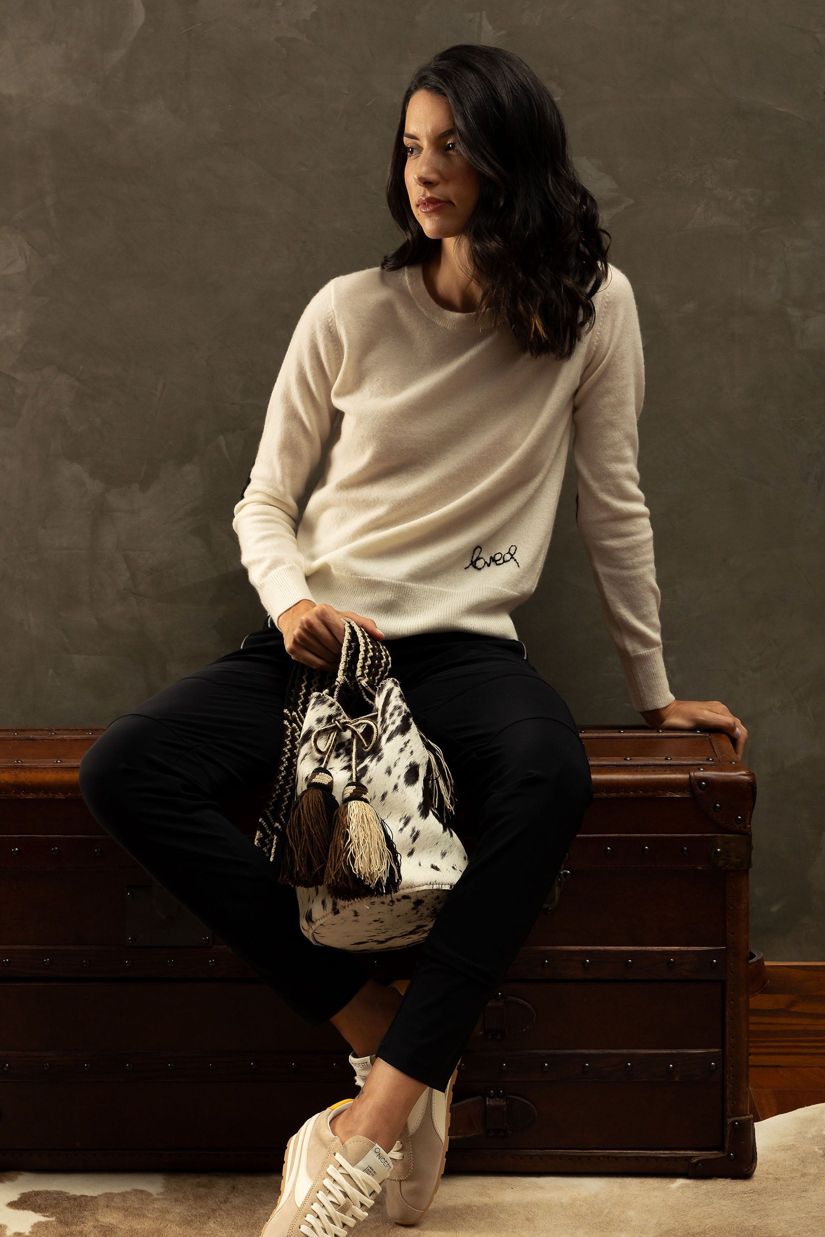 APÜNÜ BUCKET BAG LARGE FURRY / BRW WHITE BLK - BRW #100023