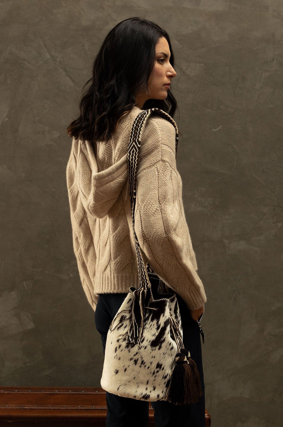 APÜNÜ BUCKET BAG LARGE FURRY / BRW WHITE BLK - BRW #100023