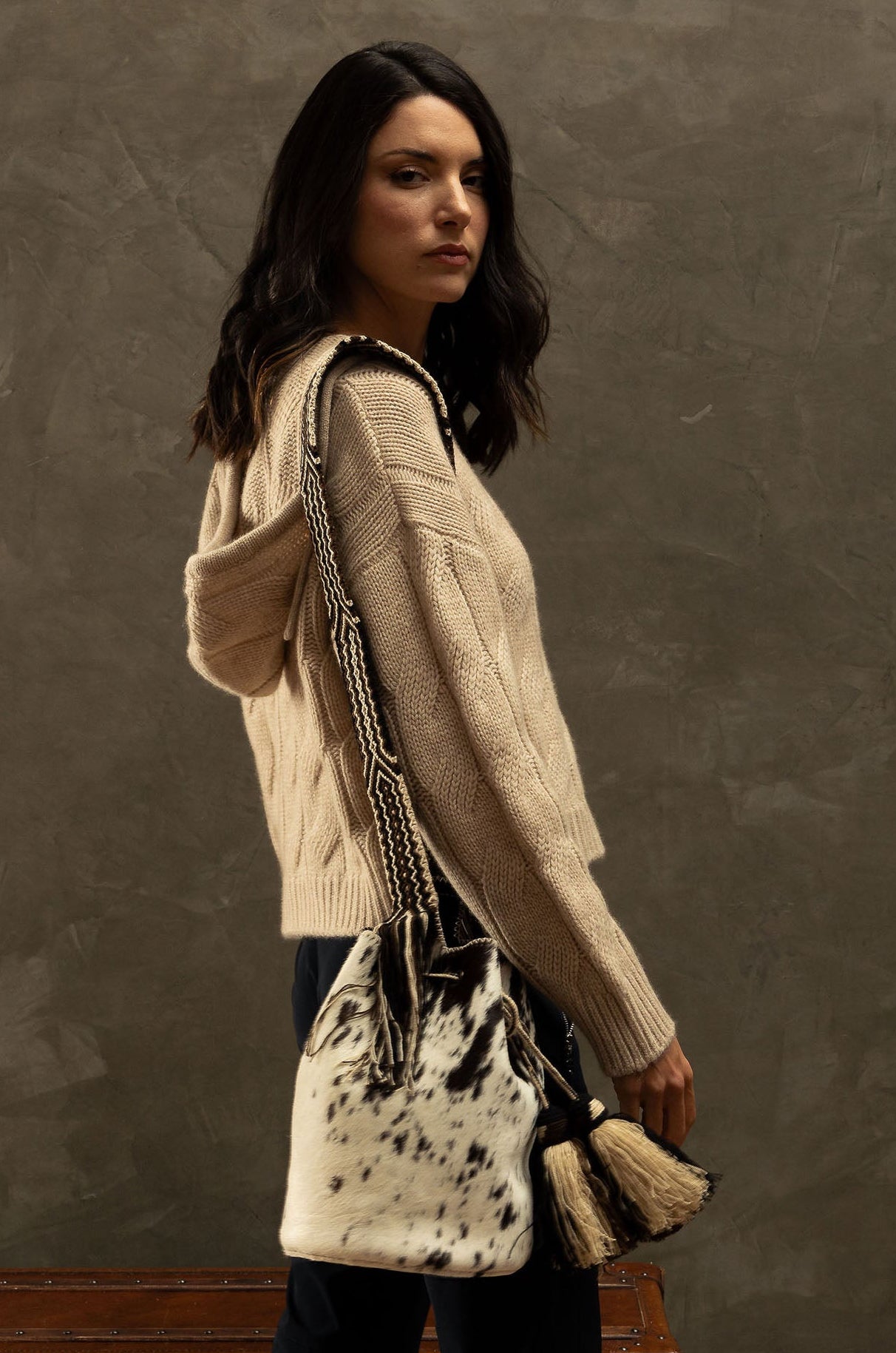 APÜNÜ BUCKET BAG LARGE FURRY / BRW WHITE BLK - BRW #100023