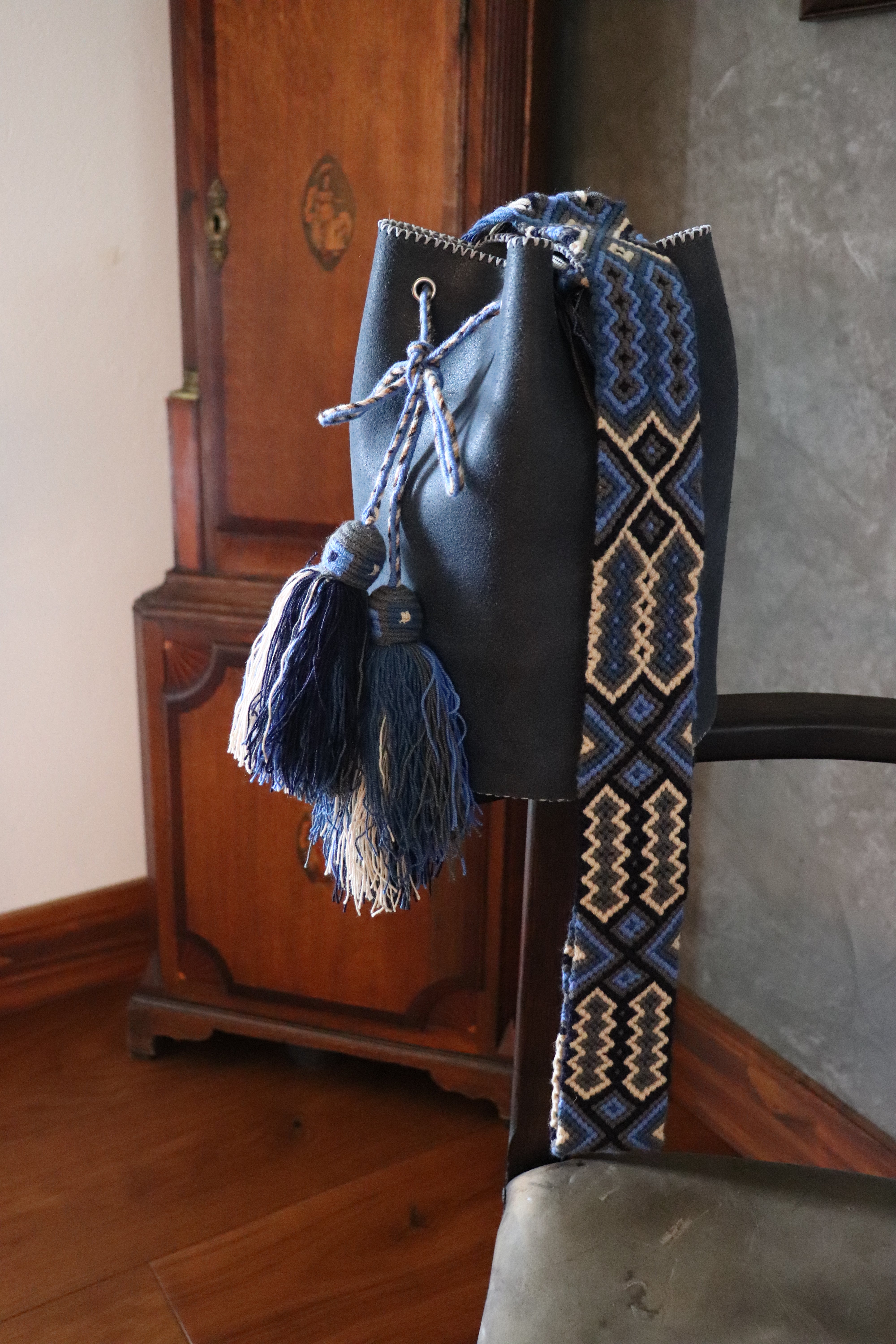 APÜNÜ BUCKET BAG LARGE / NAVY - GRAY #110037