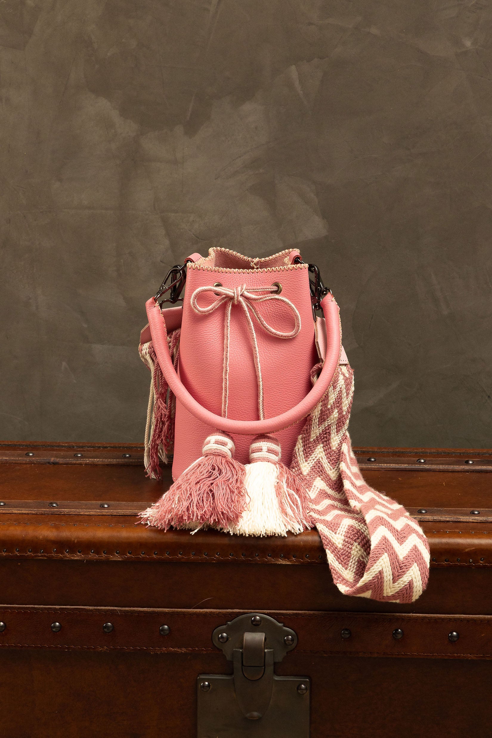 APÜNÜ BUCKET BAG SMALL / SHOCKING PINK - BB PINK #120046