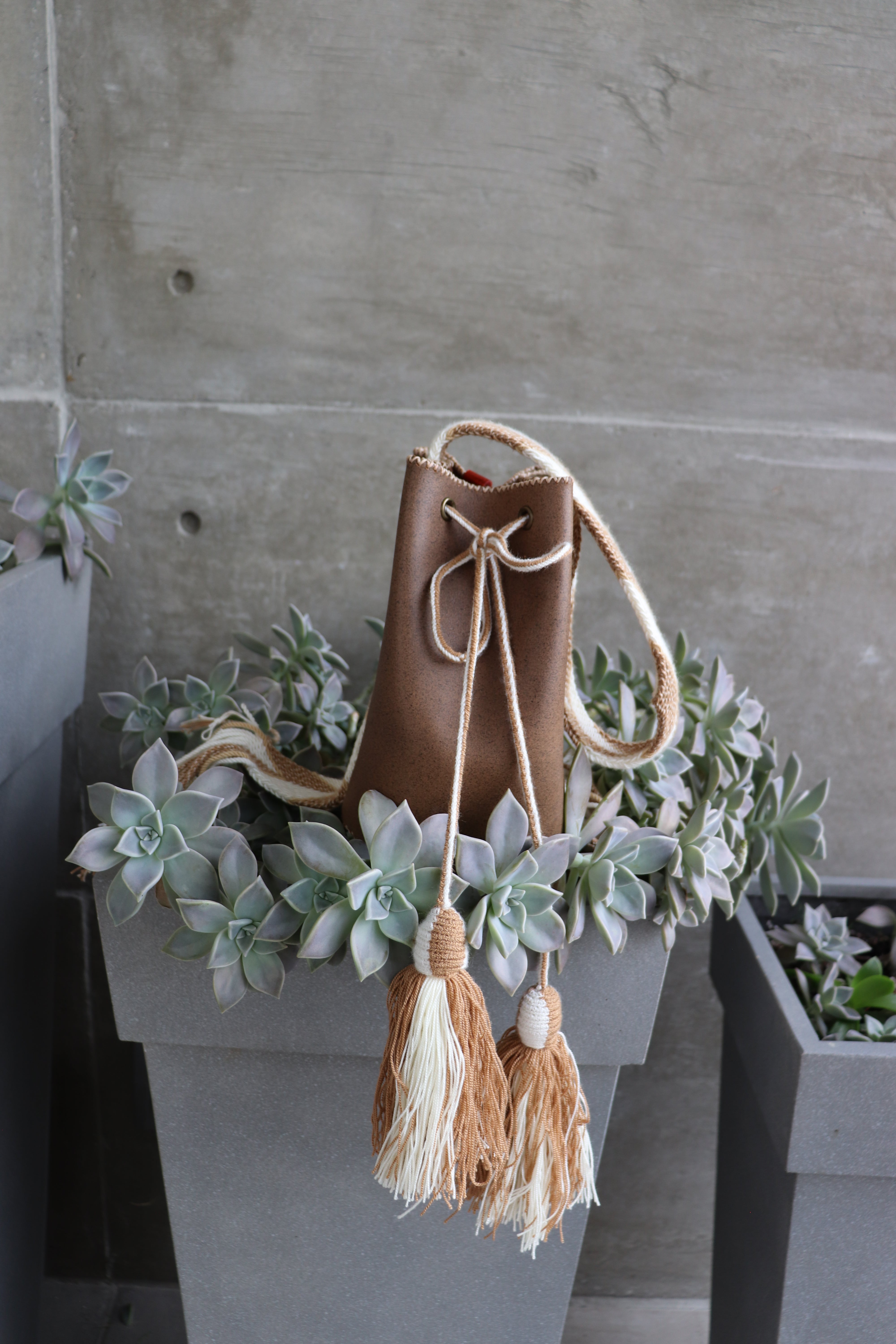 APÜNÜ BUCKET BAG SMALL / CAMEL BRW -  MED BRW #150006