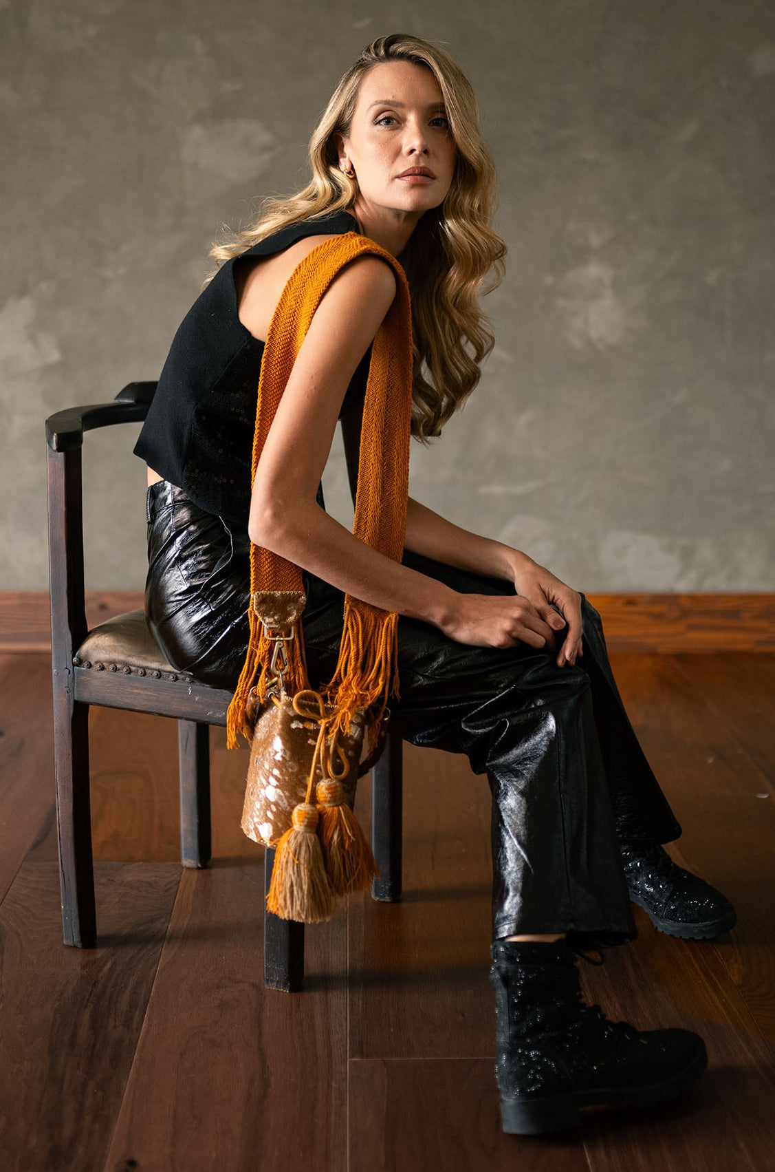 APÜNÜ BUCKET BAG X-SMALL FURRY / CAMEL & GOLD - MUSTARD #350019