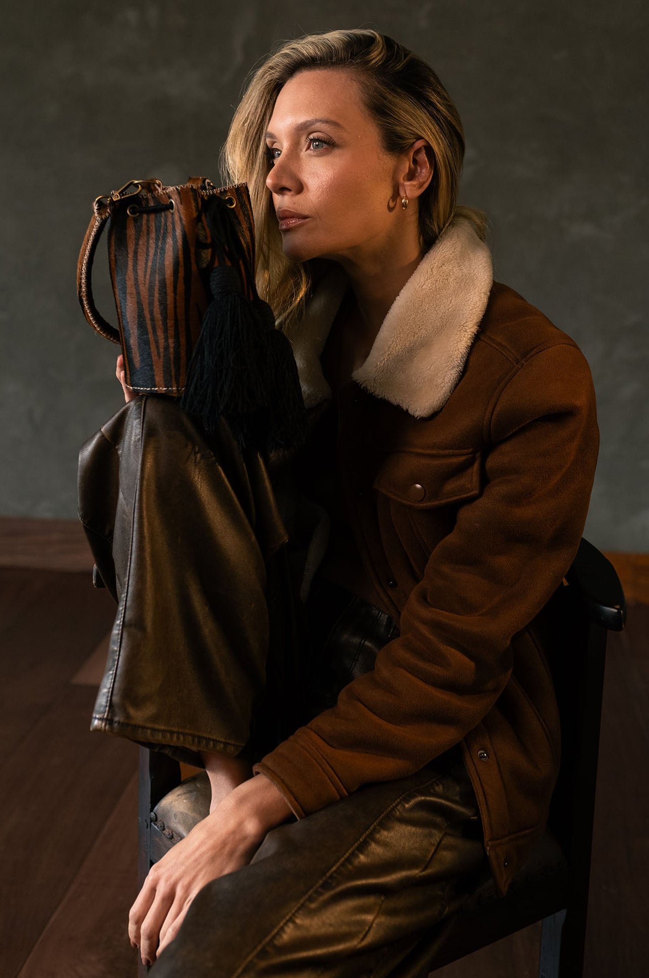 APÜNÜ BUCKET BAG  X-SMALL FURRY / TIGER COL BRW&BLK - COL BRW #350020
