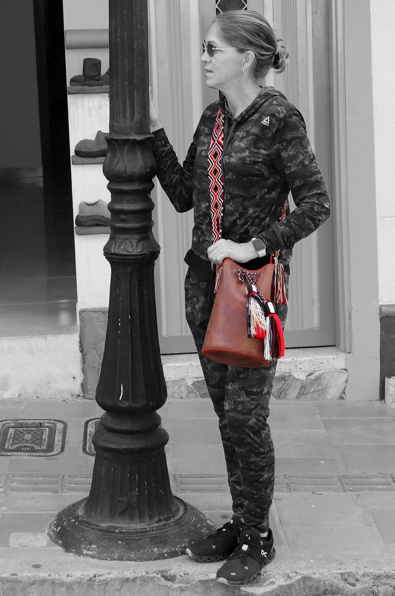 APÜNÜ BUCKET BAG LARGE / BRW - RED #110008