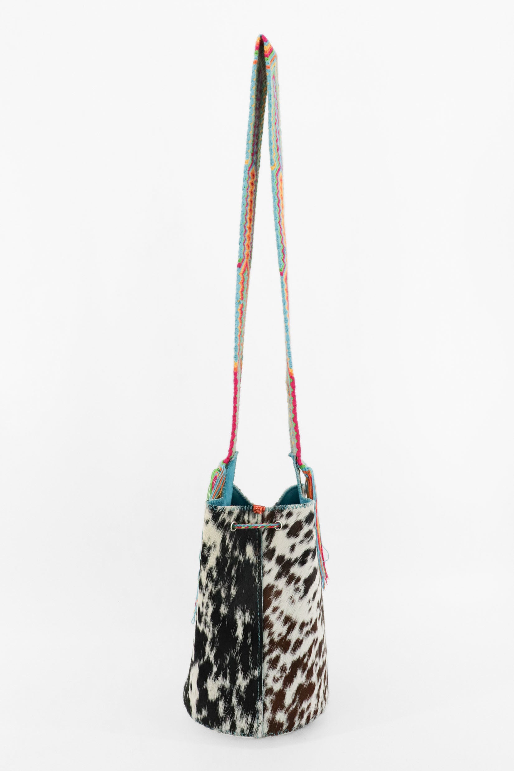 APÜNÜ BUCKET BAG LARGE FURRY / BLK&WH  - BRIGHT BLUE #100013