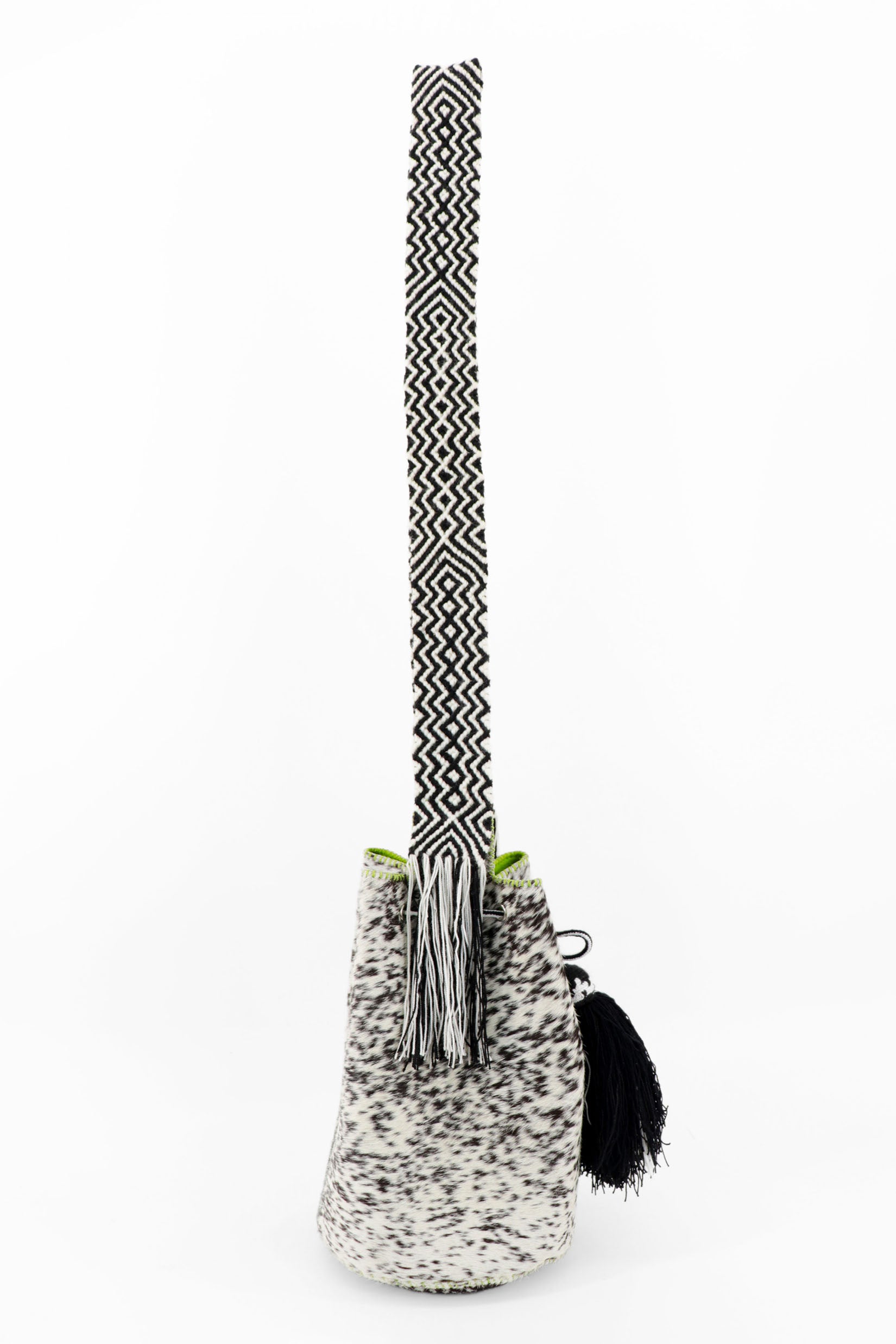 APÜNÜ BUCKET BAG LARGE FURRY / BLK&WH - APPLE GREEN #100018