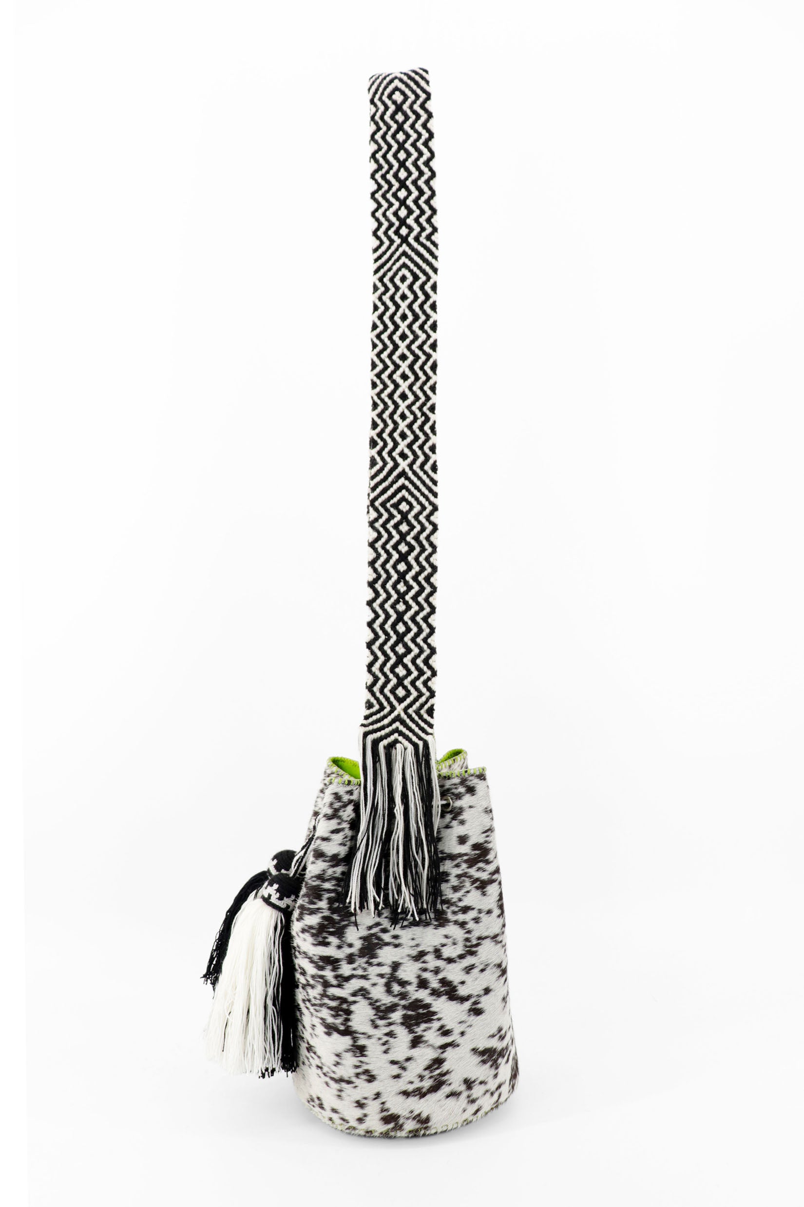 APÜNÜ BUCKET BAG LARGE FURRY / BLK&WH - APPLE GREEN #100018