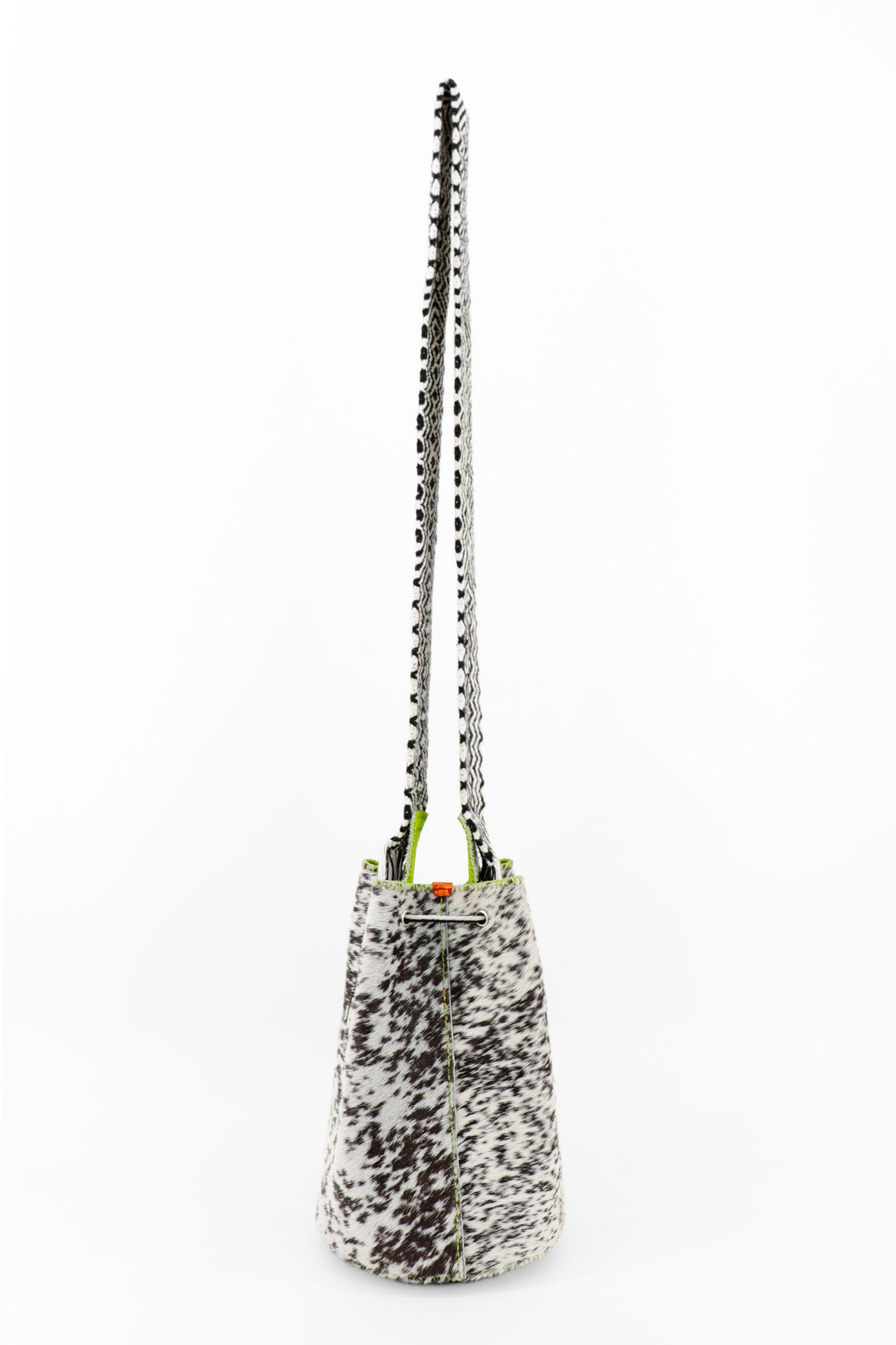 APÜNÜ BUCKET BAG LARGE FURRY / BLK&WH - APPLE GREEN #100018