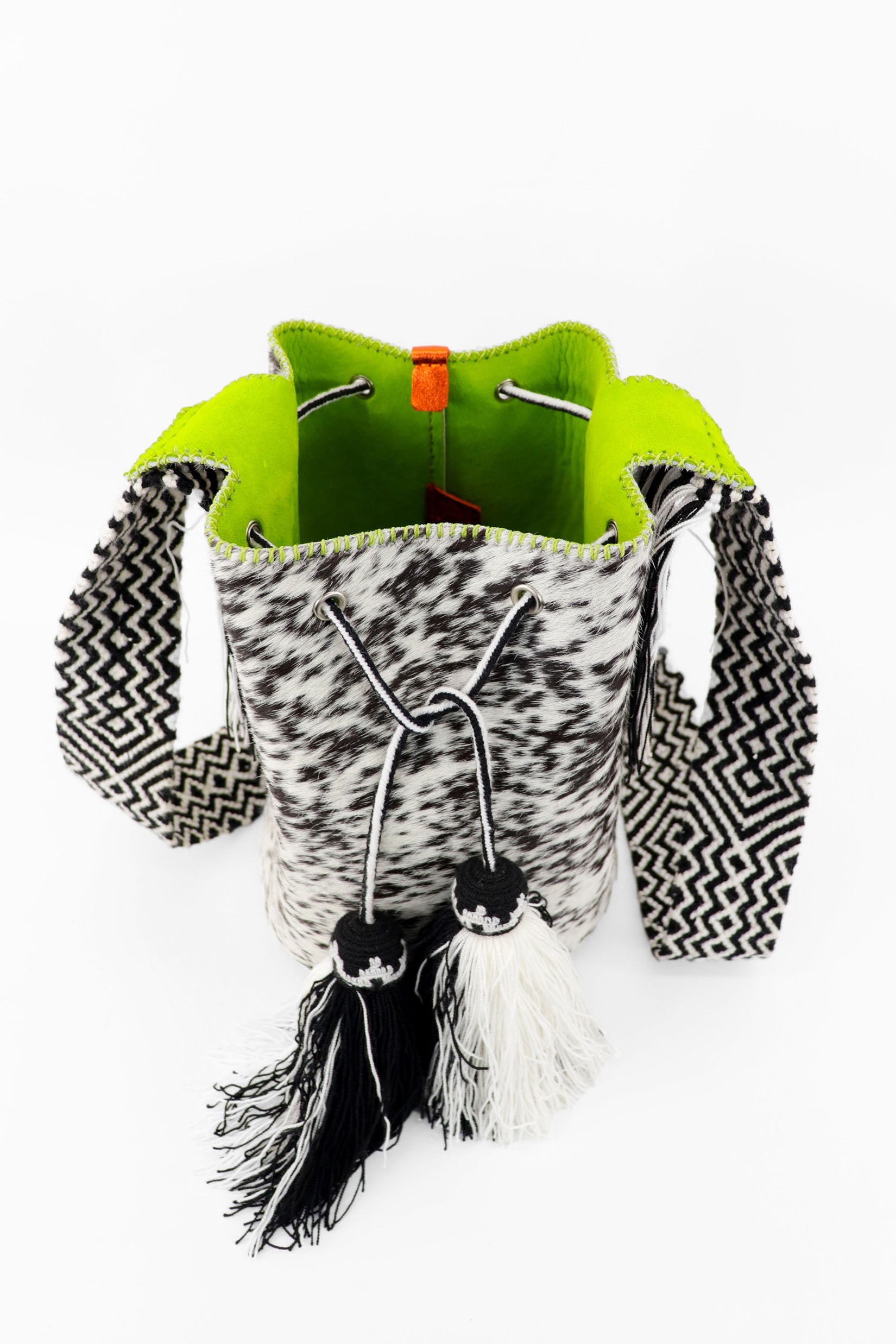 APÜNÜ BUCKET BAG LARGE FURRY / BLK&WH - APPLE GREEN #100018