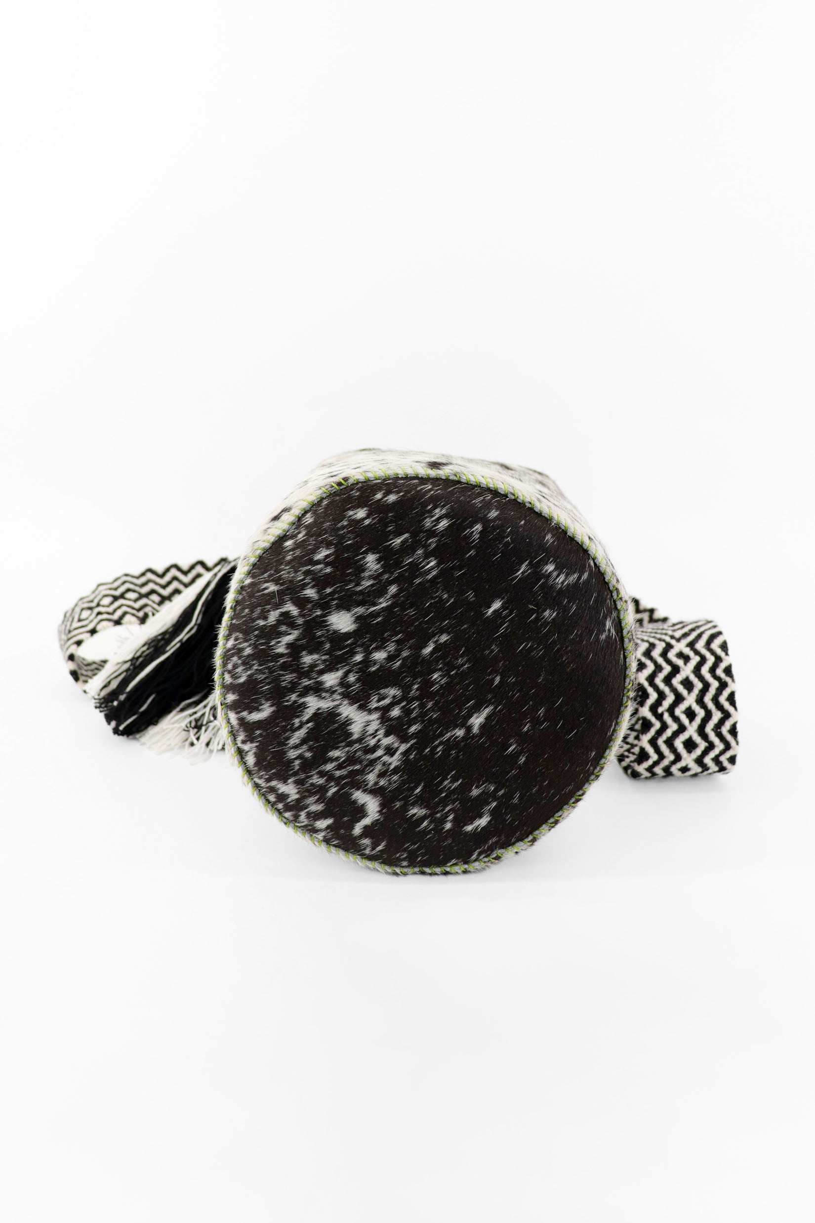 APÜNÜ BUCKET BAG LARGE FURRY / BLK&WH - APPLE GREEN #100018