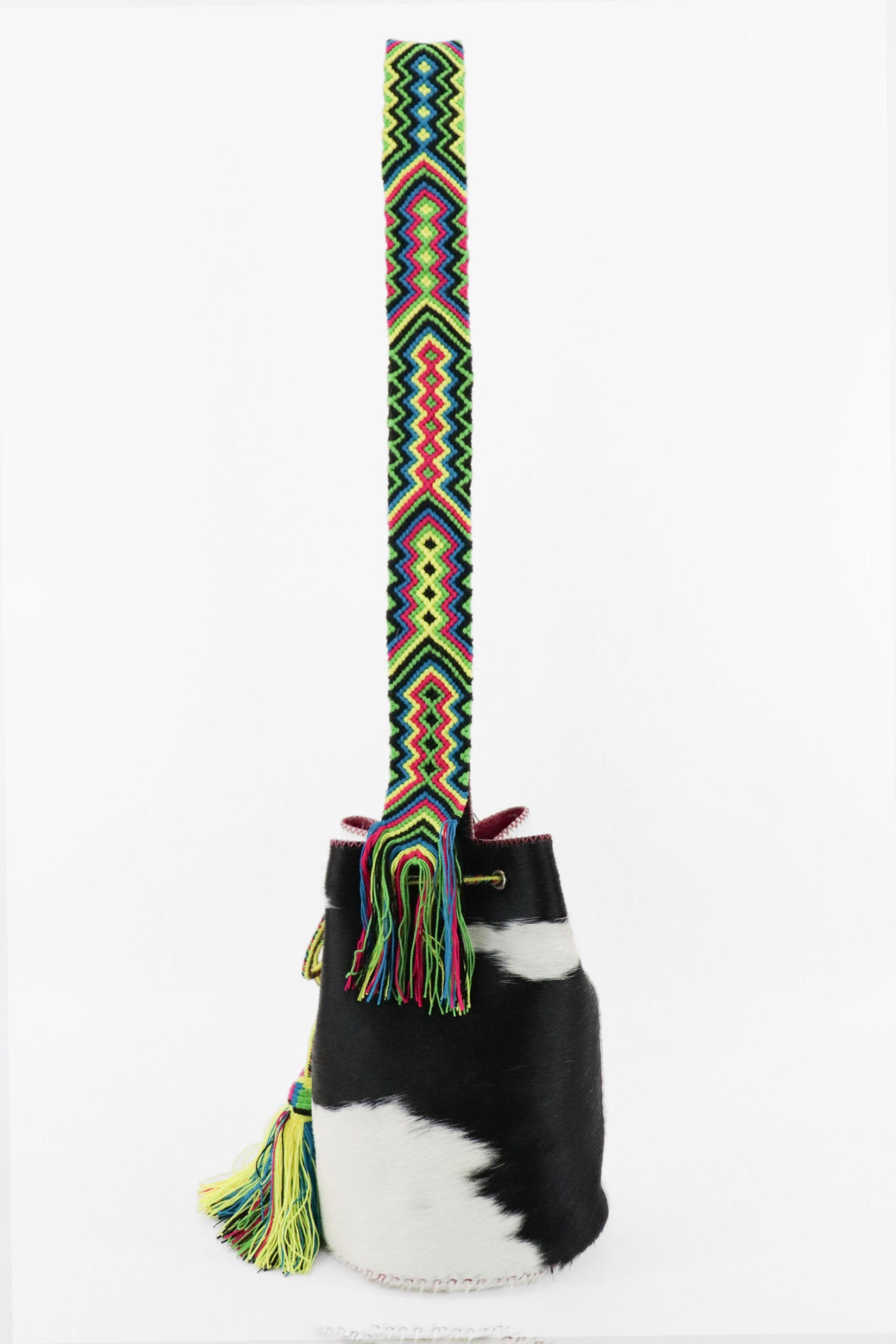 APÜNÜ BUCKET BAG LARGE FURRY / WH&BLK - FUCHSIA #100012
