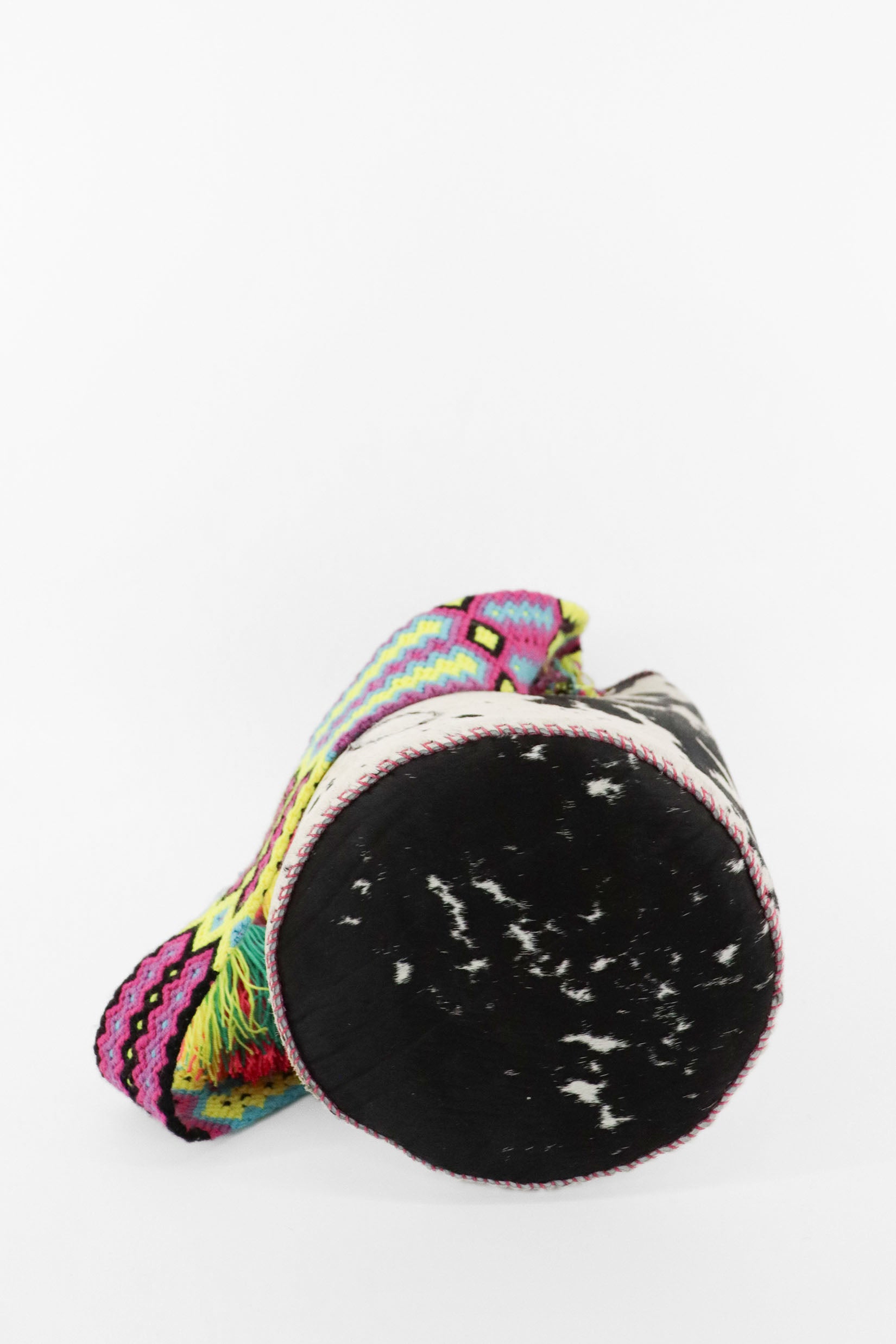 APÜNÜ BUCKET BAG LARGE FURRY / WH&BLK - FUCHSIA #100015