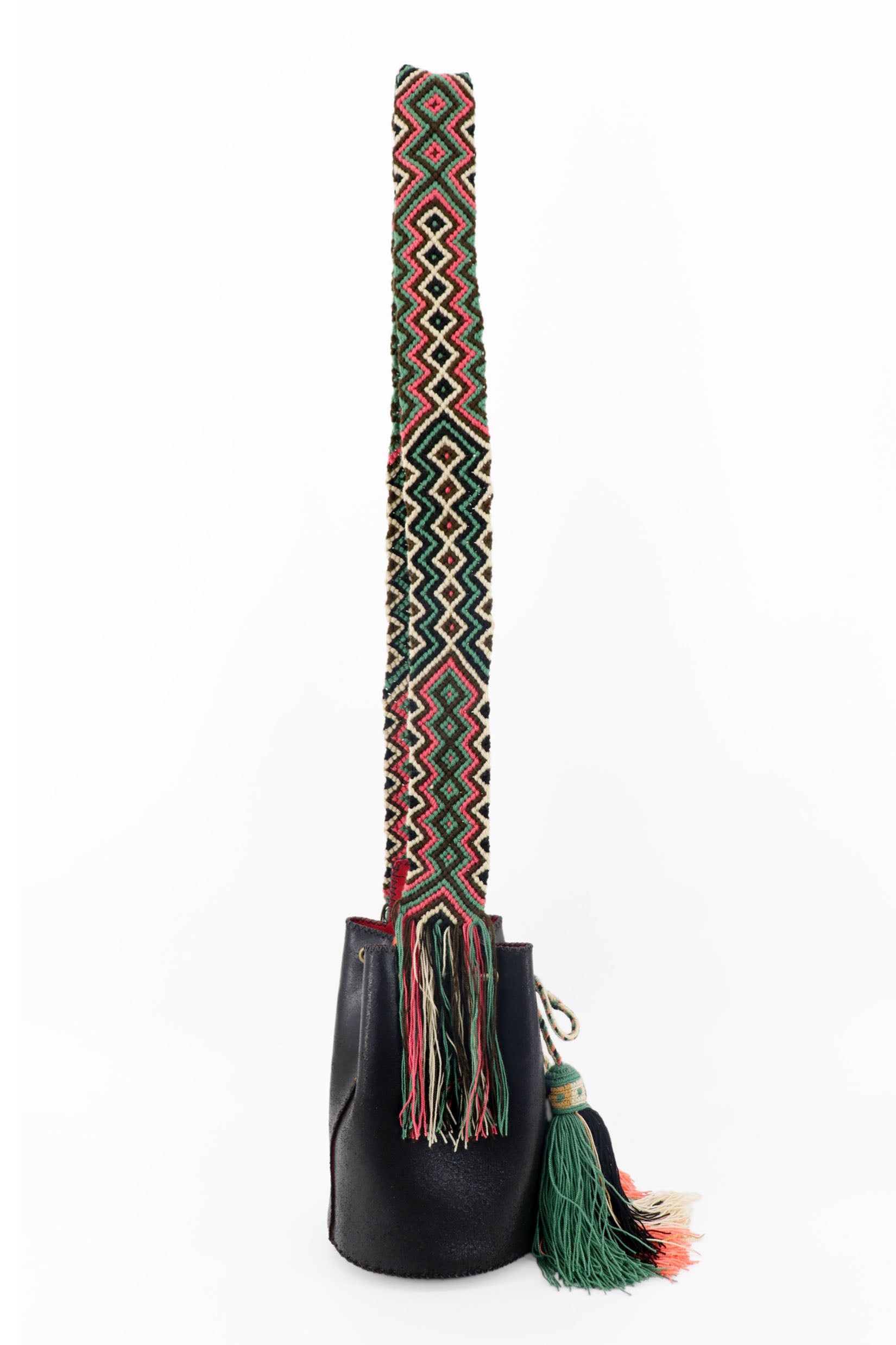 APÜNÜ BUCKET BAG SMALL / BLACK - DARK SALMON #120036