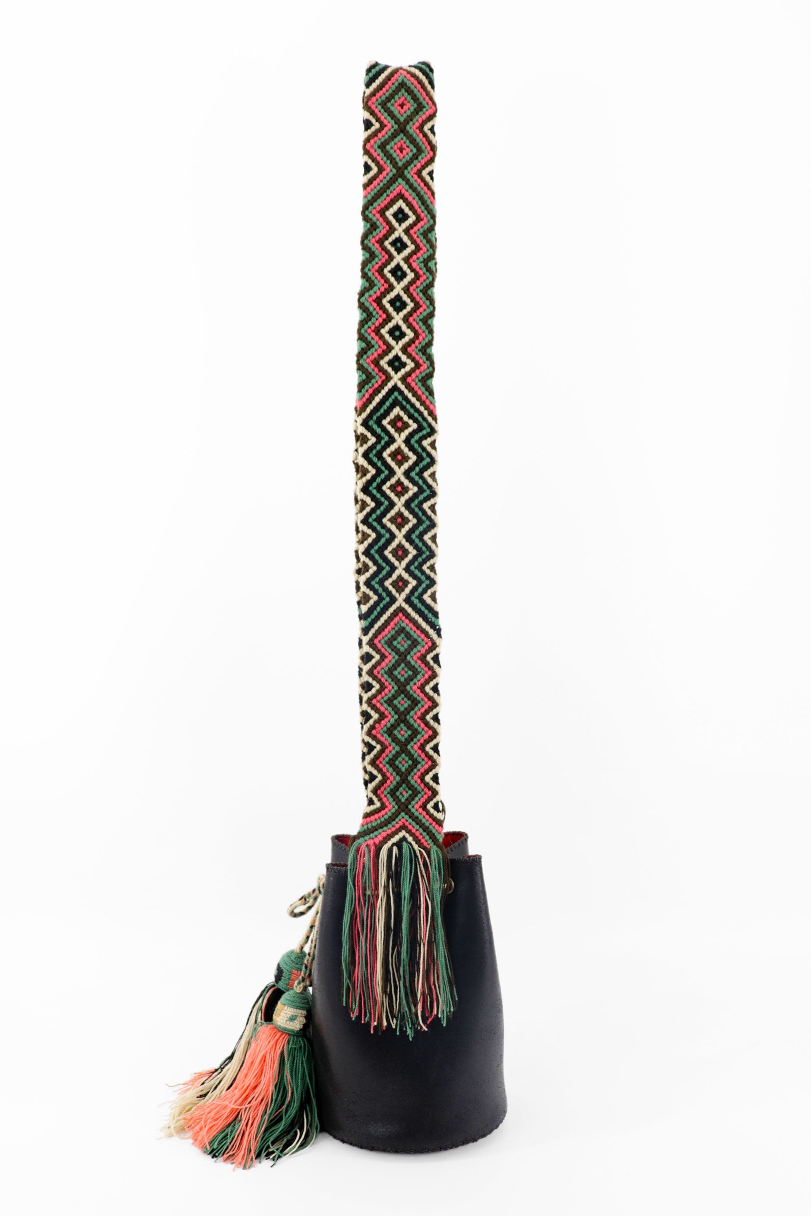 APÜNÜ BUCKET BAG SMALL / BLACK - DARK SALMON #120036