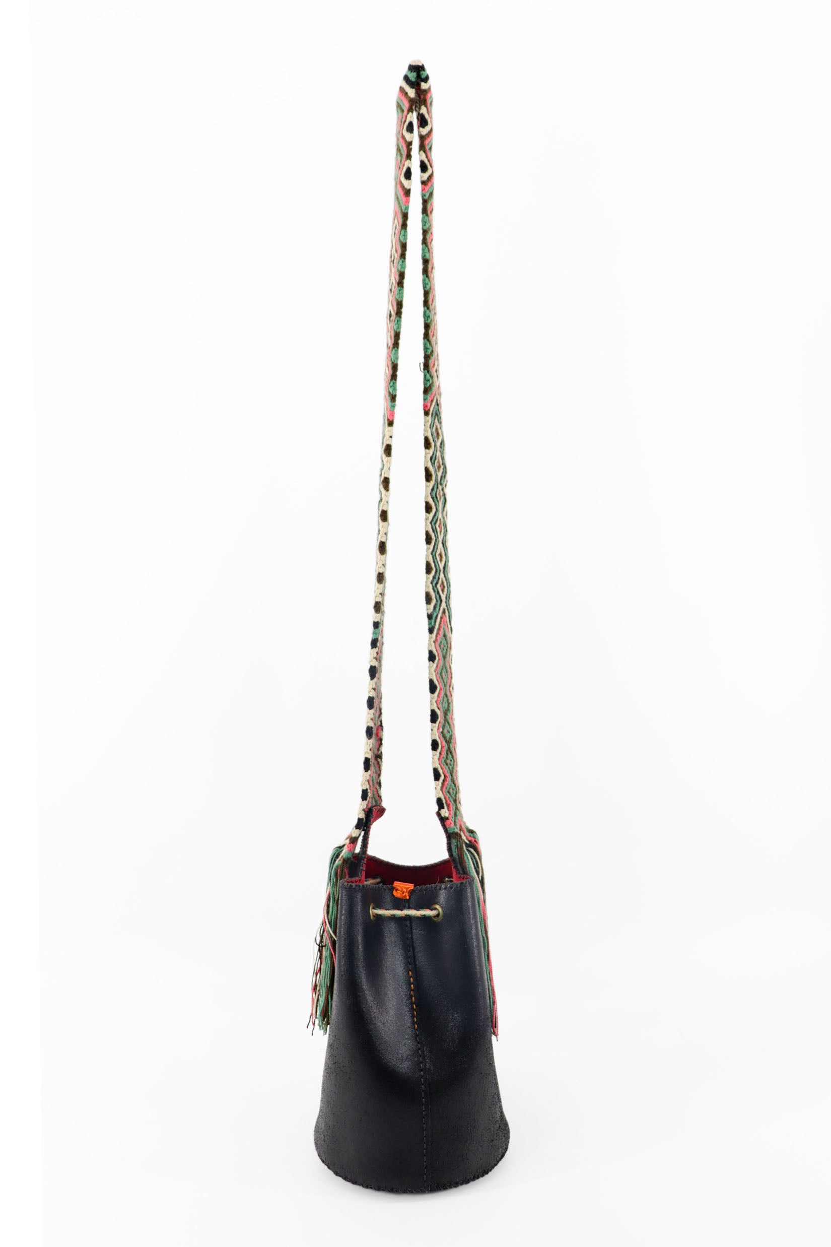 APÜNÜ BUCKET BAG SMALL / BLACK - DARK SALMON #120036