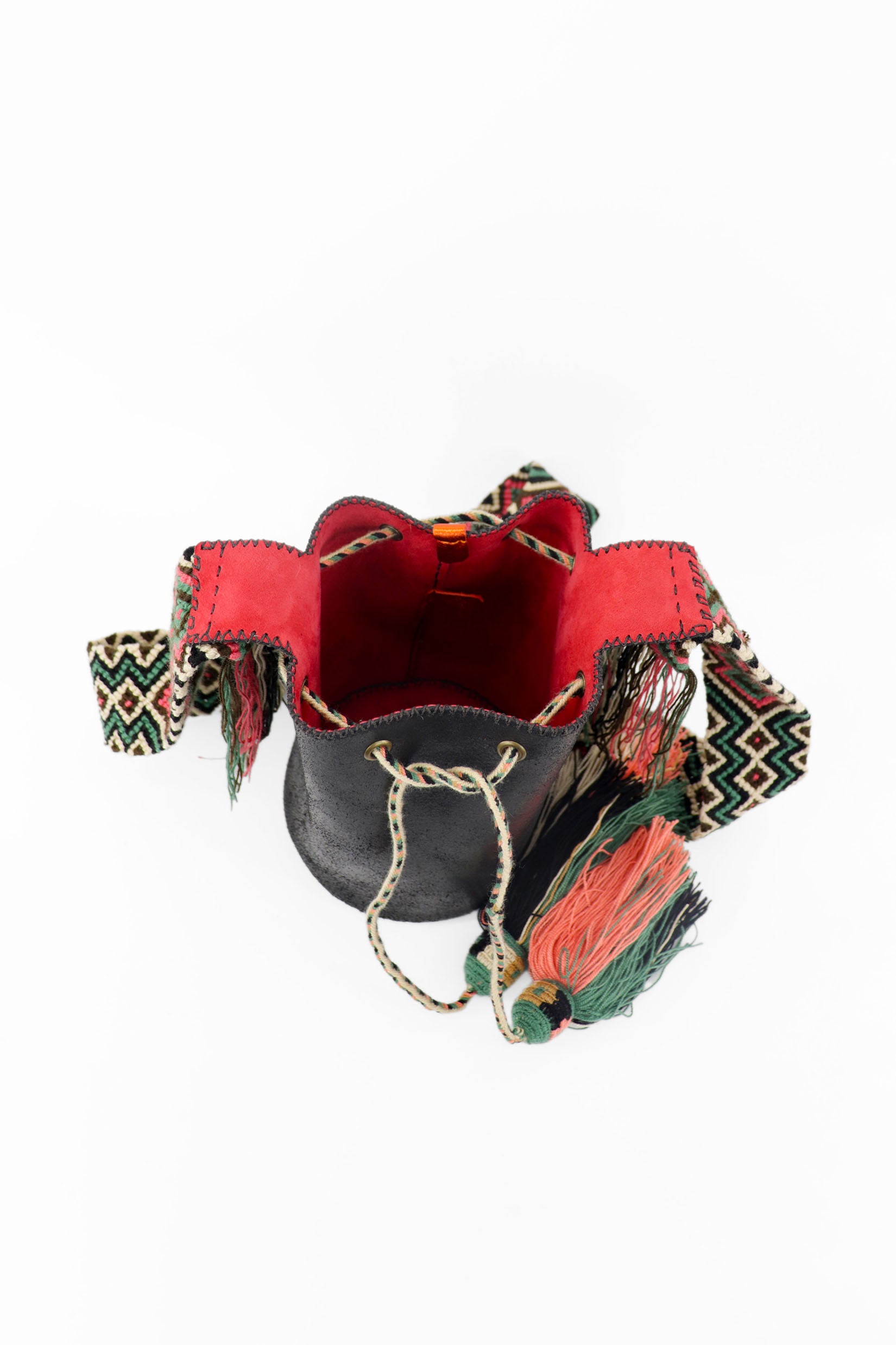 APÜNÜ BUCKET BAG SMALL / BLACK - DARK SALMON #120036