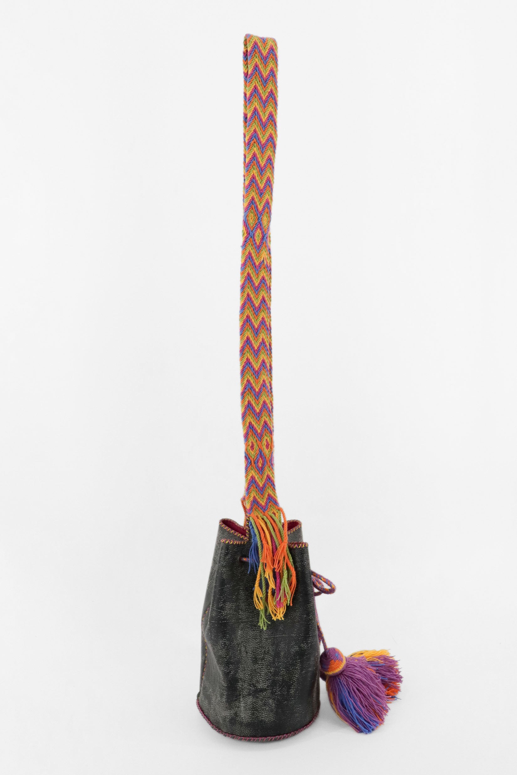 APÜNÜ BUCKET BAG SMALL / BLACK - FUCHSIA #120008