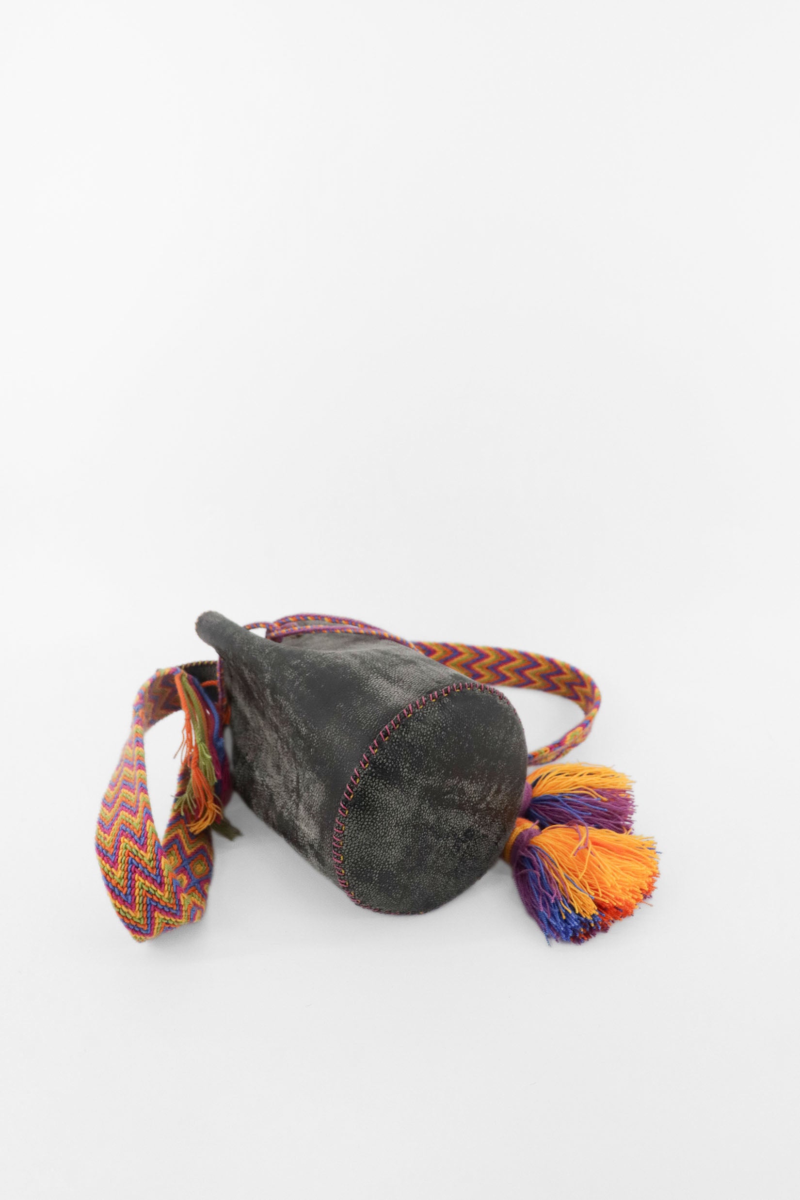 APÜNÜ BUCKET BAG SMALL / BLACK - FUCHSIA #120008