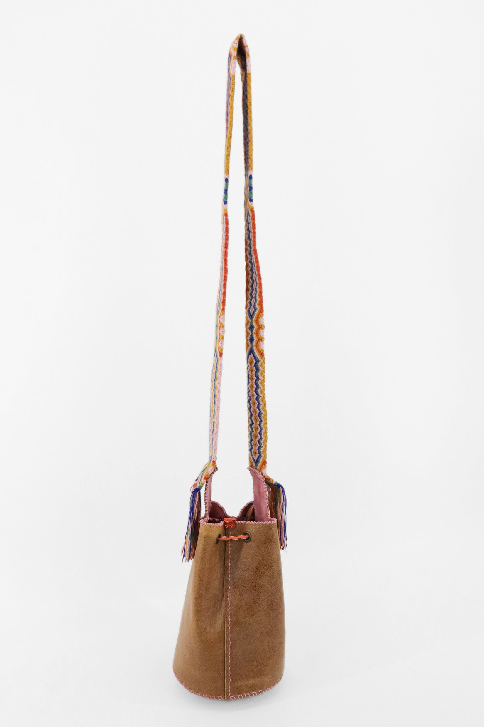 APÜNÜ BUCKET BAG SMALL / CAMEL - PINK #120004