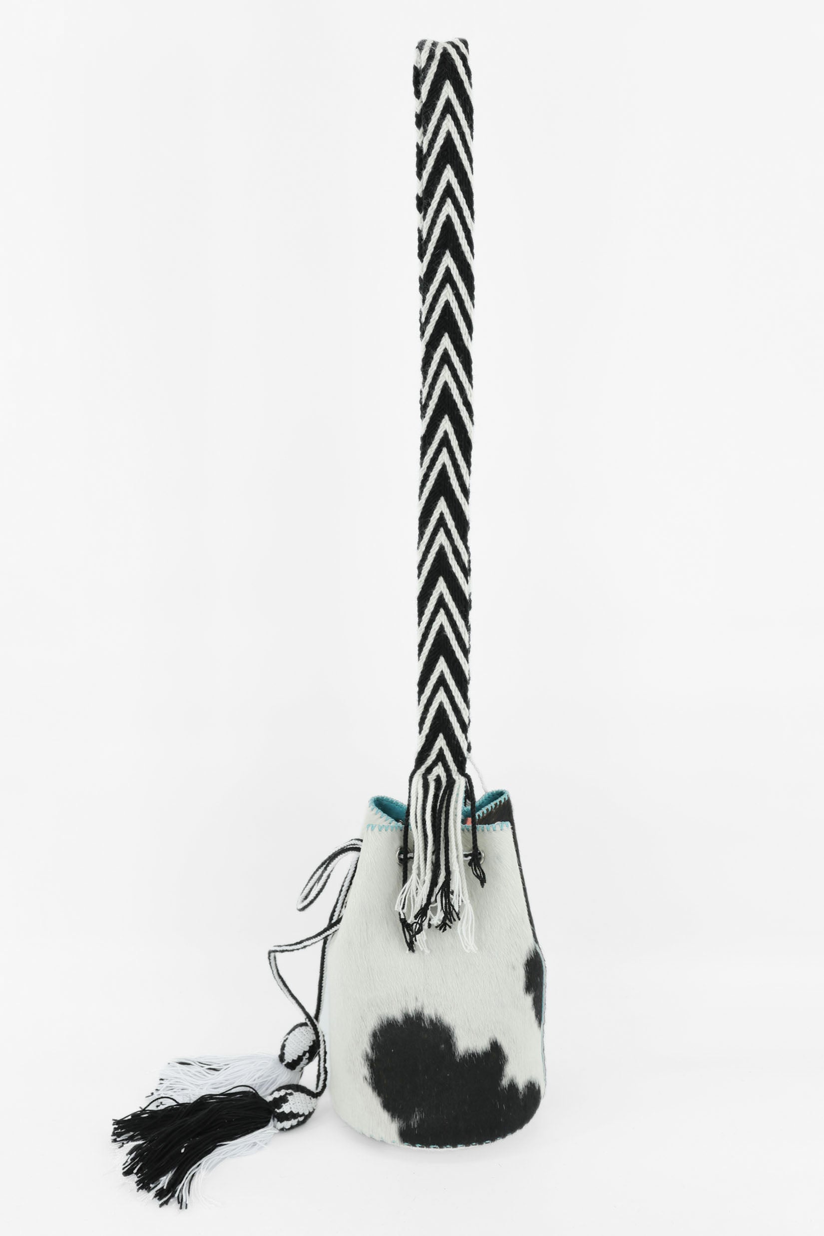 APÜNÜ BUCKET BAG SMALL FURRY / B&W - LIGHT TURQUOISE #130001