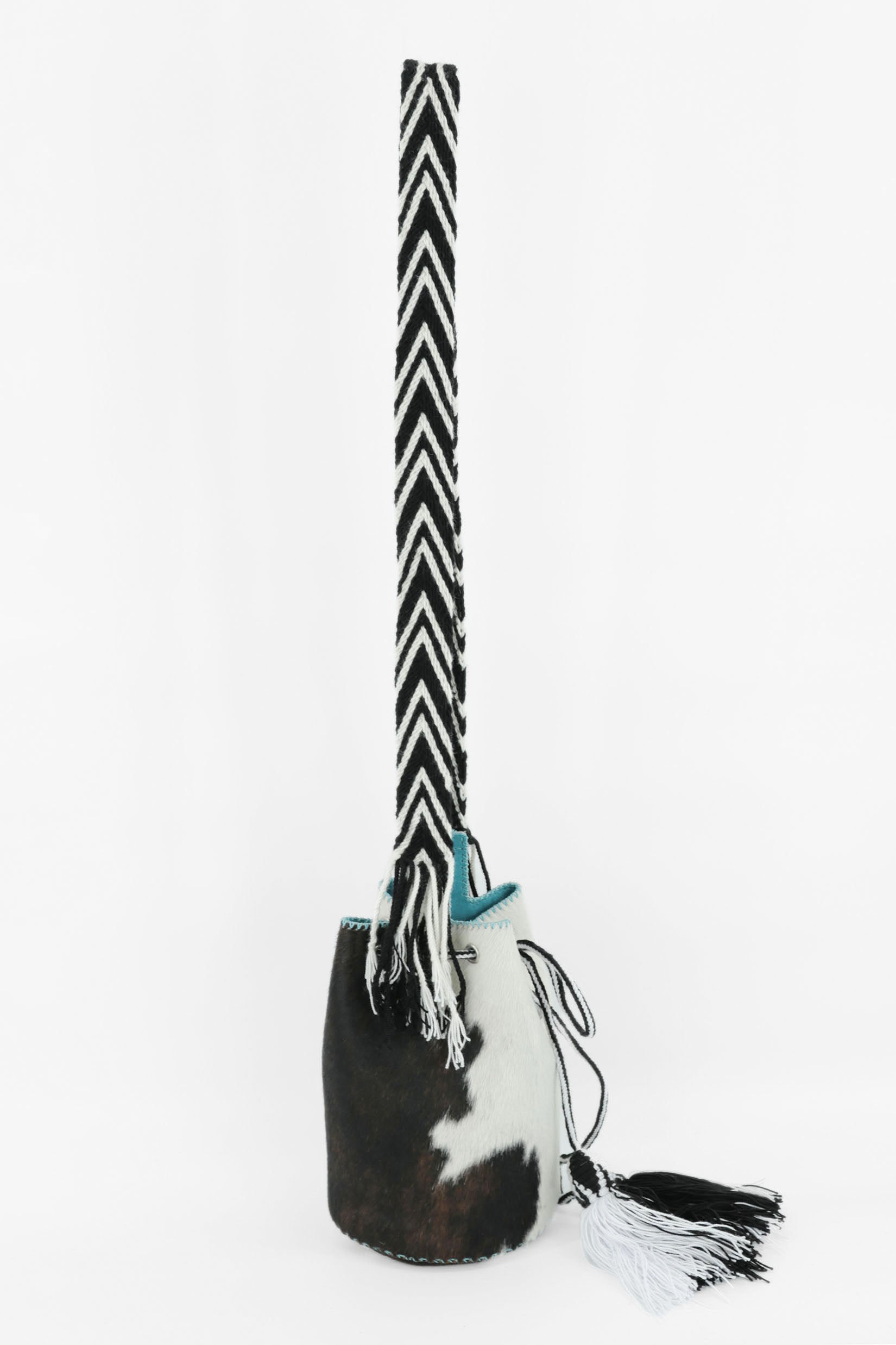 APÜNÜ BUCKET BAG SMALL FURRY / B&W - LIGHT TURQUOISE #130001