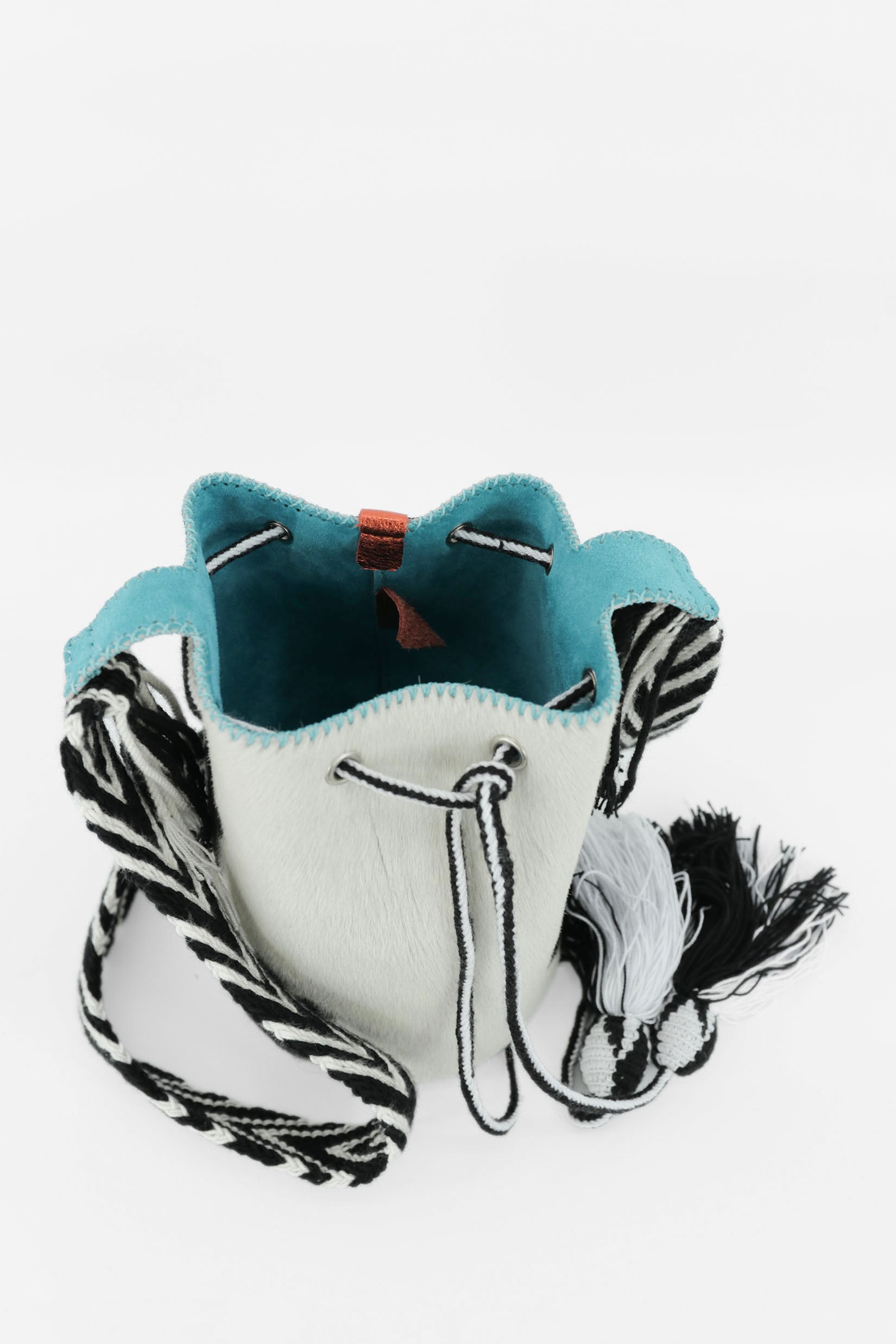 APÜNÜ BUCKET BAG SMALL FURRY / B&W - LIGHT TURQUOISE #130001