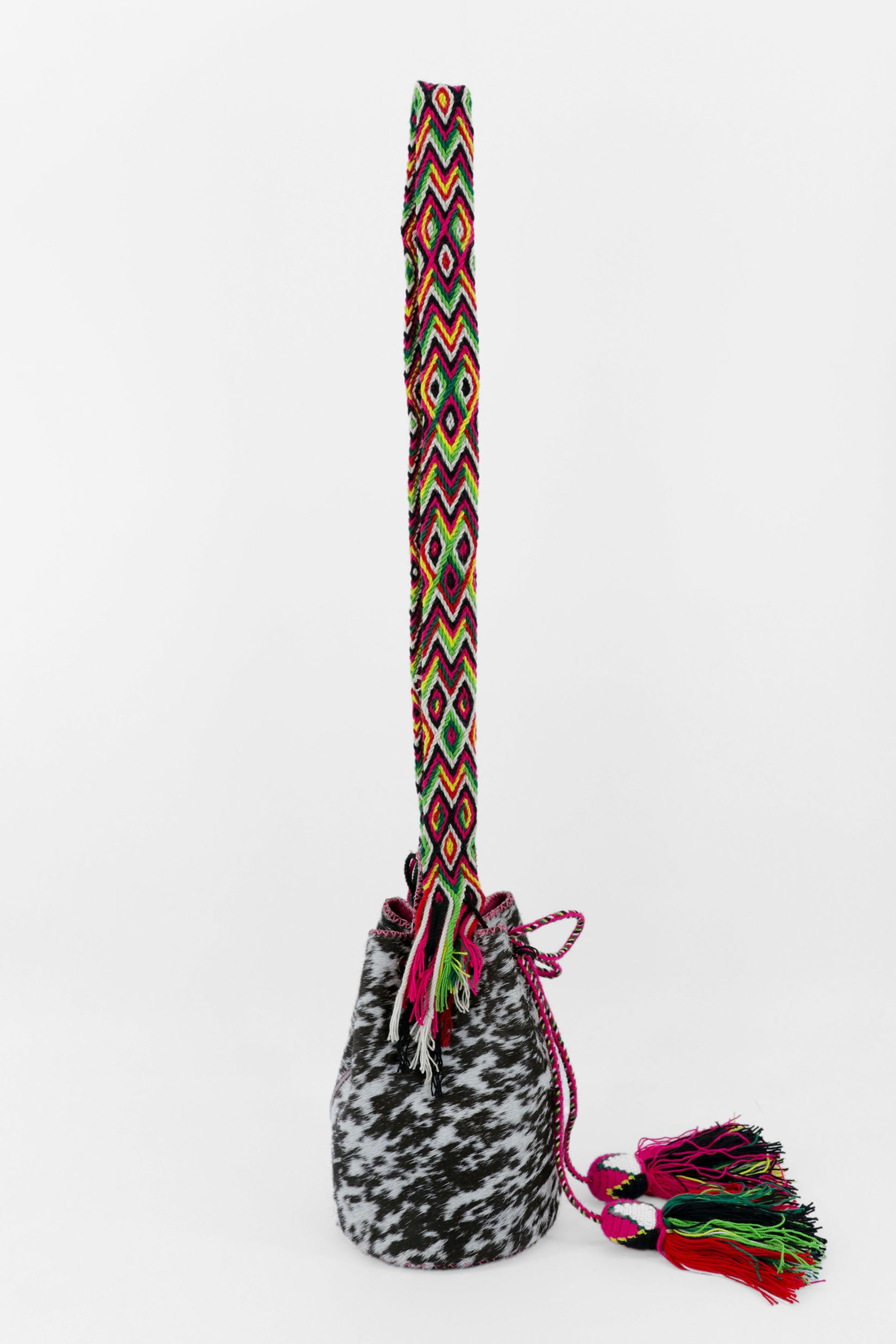 APÜNÜ BUCKET BAG SMALL FURRY / BLK&WHI - FUCHSIA #130017