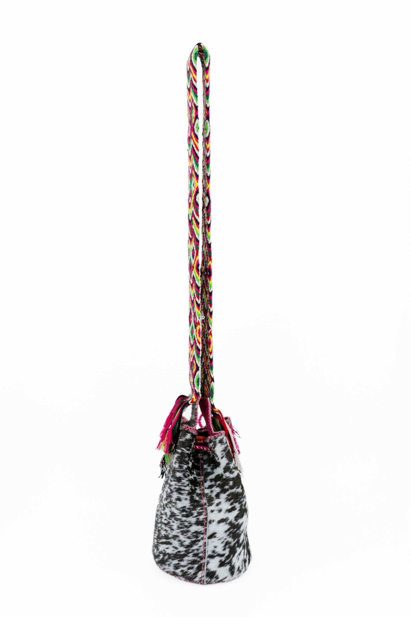 APÜNÜ BUCKET BAG SMALL FURRY / BLK&WHI - FUCHSIA #130017