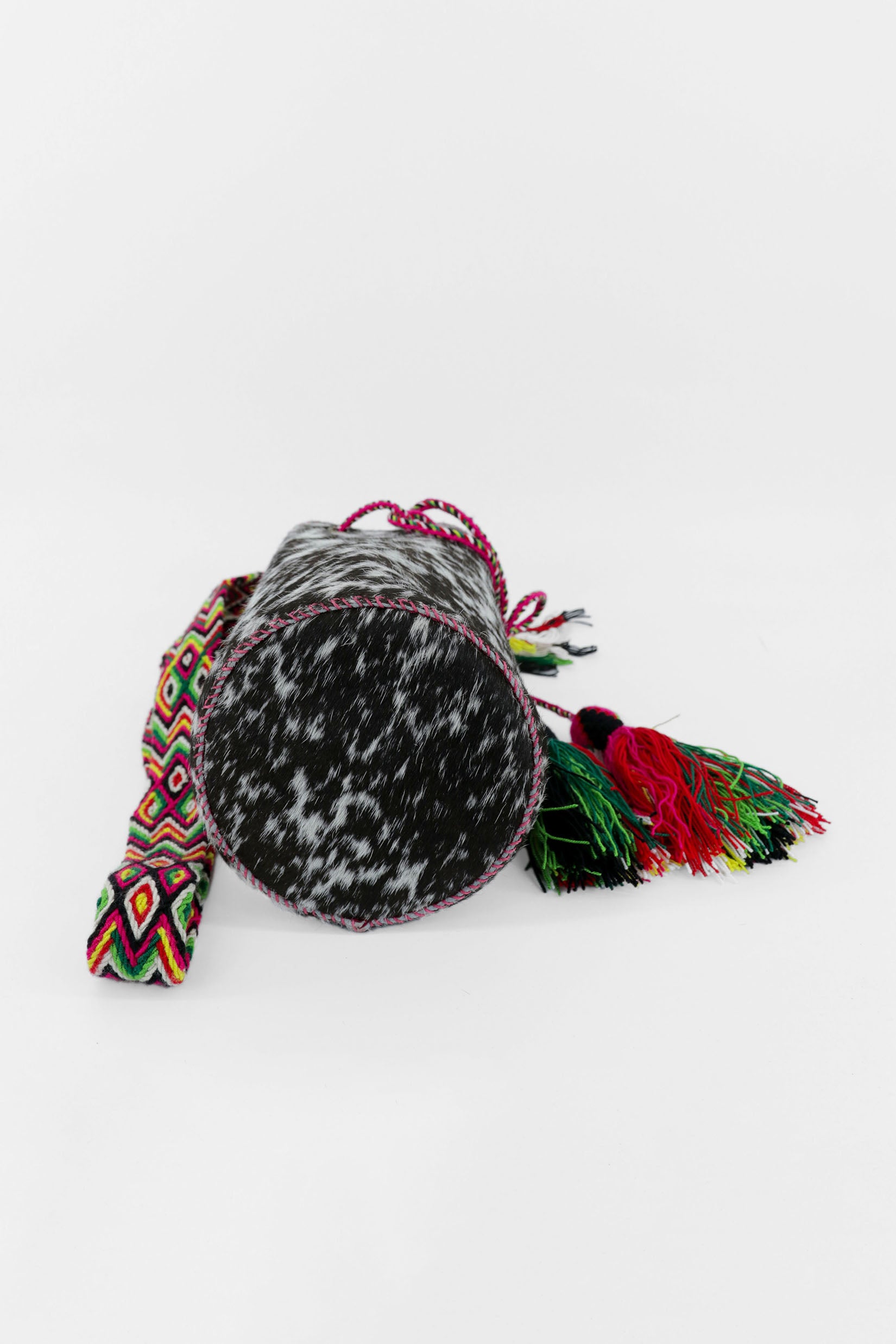 APÜNÜ BUCKET BAG SMALL FURRY / BLK&WHI - FUCHSIA #130017