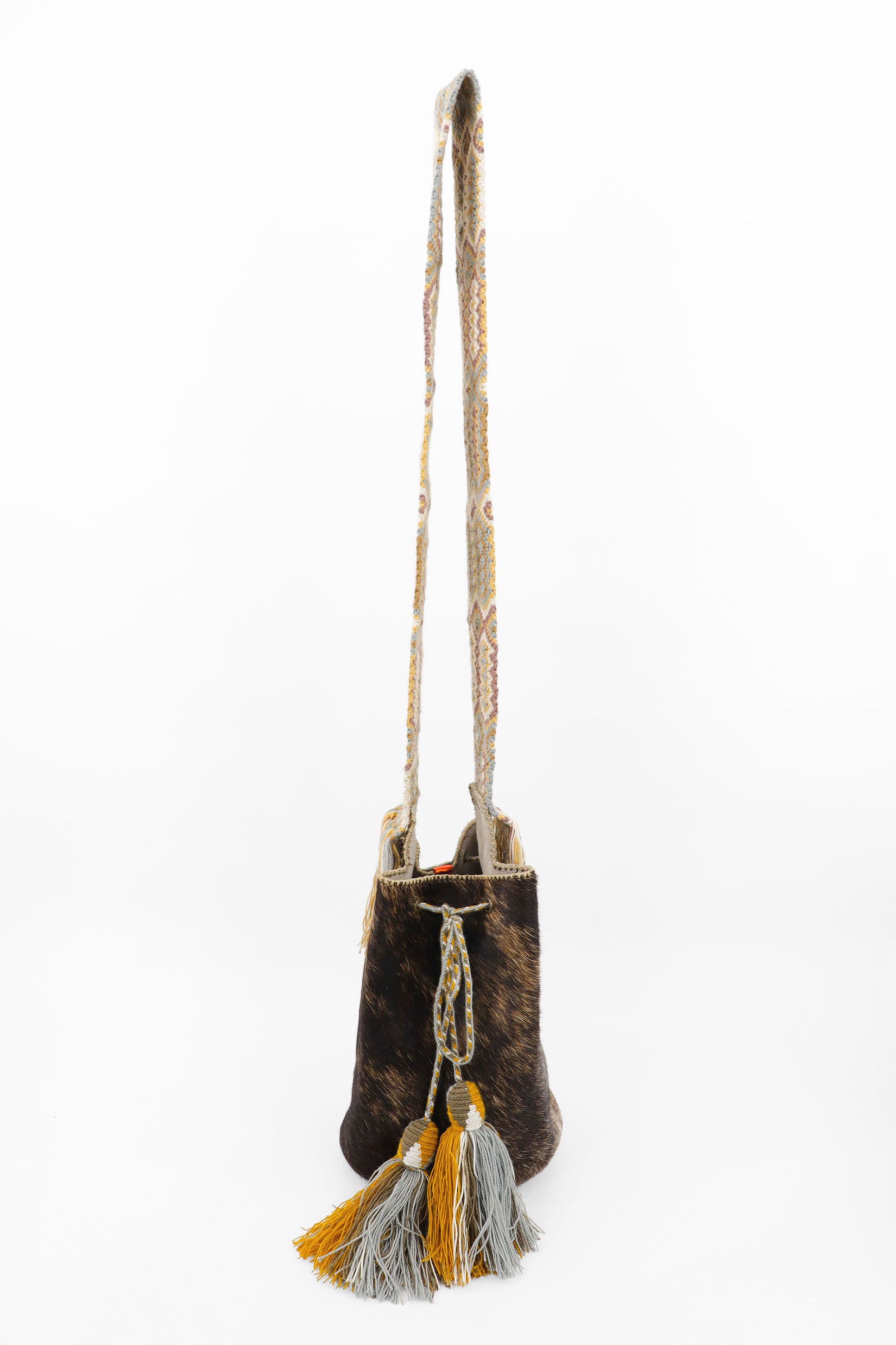 APÜNÜ BUCKET BAG LARGE FURRY / DRK BRW&TAUP - LIGHT BEIGE #100019