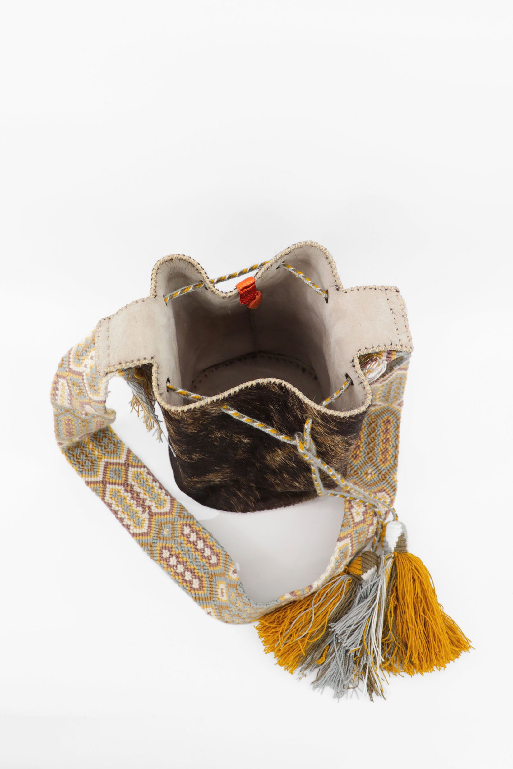 APÜNÜ BUCKET BAG LARGE FURRY / DRK BRW&TAUP - LIGHT BEIGE #100019