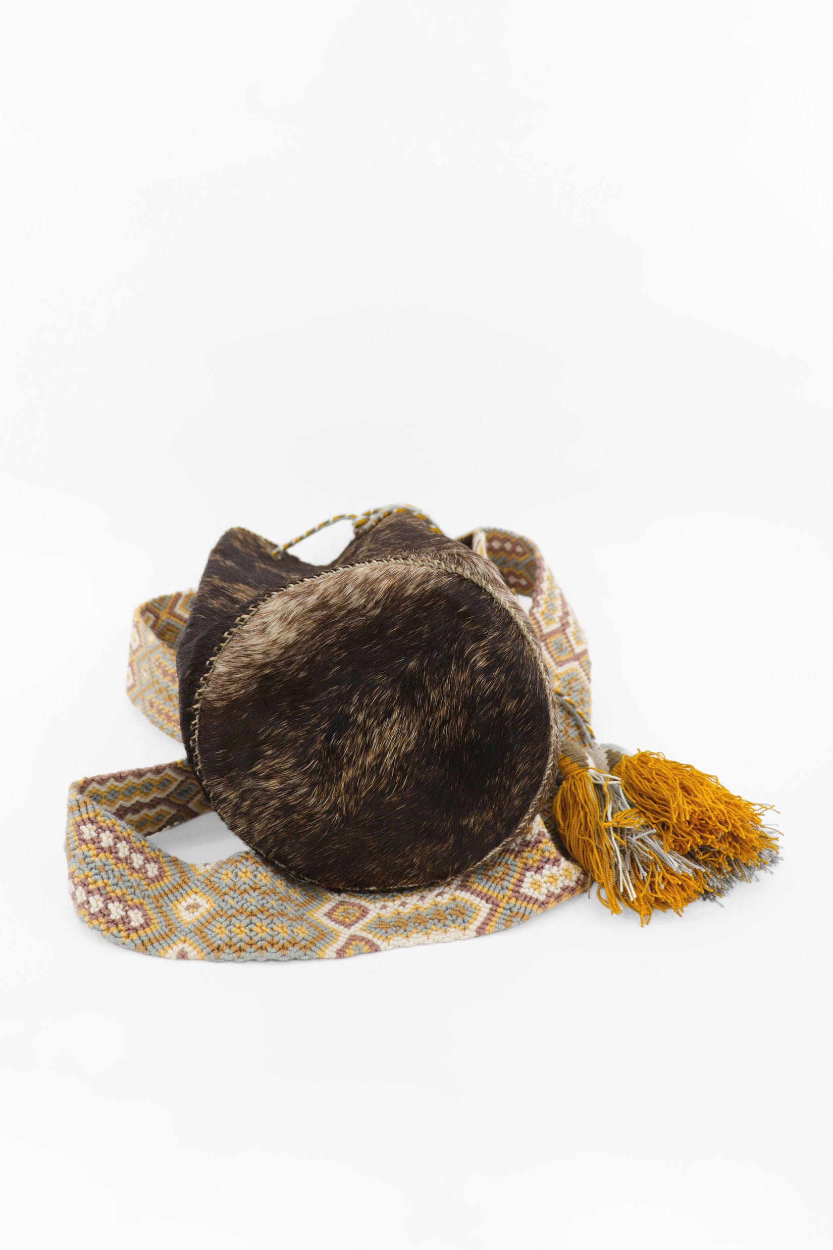 APÜNÜ BUCKET BAG LARGE FURRY / DRK BRW&TAUP - LIGHT BEIGE #100019