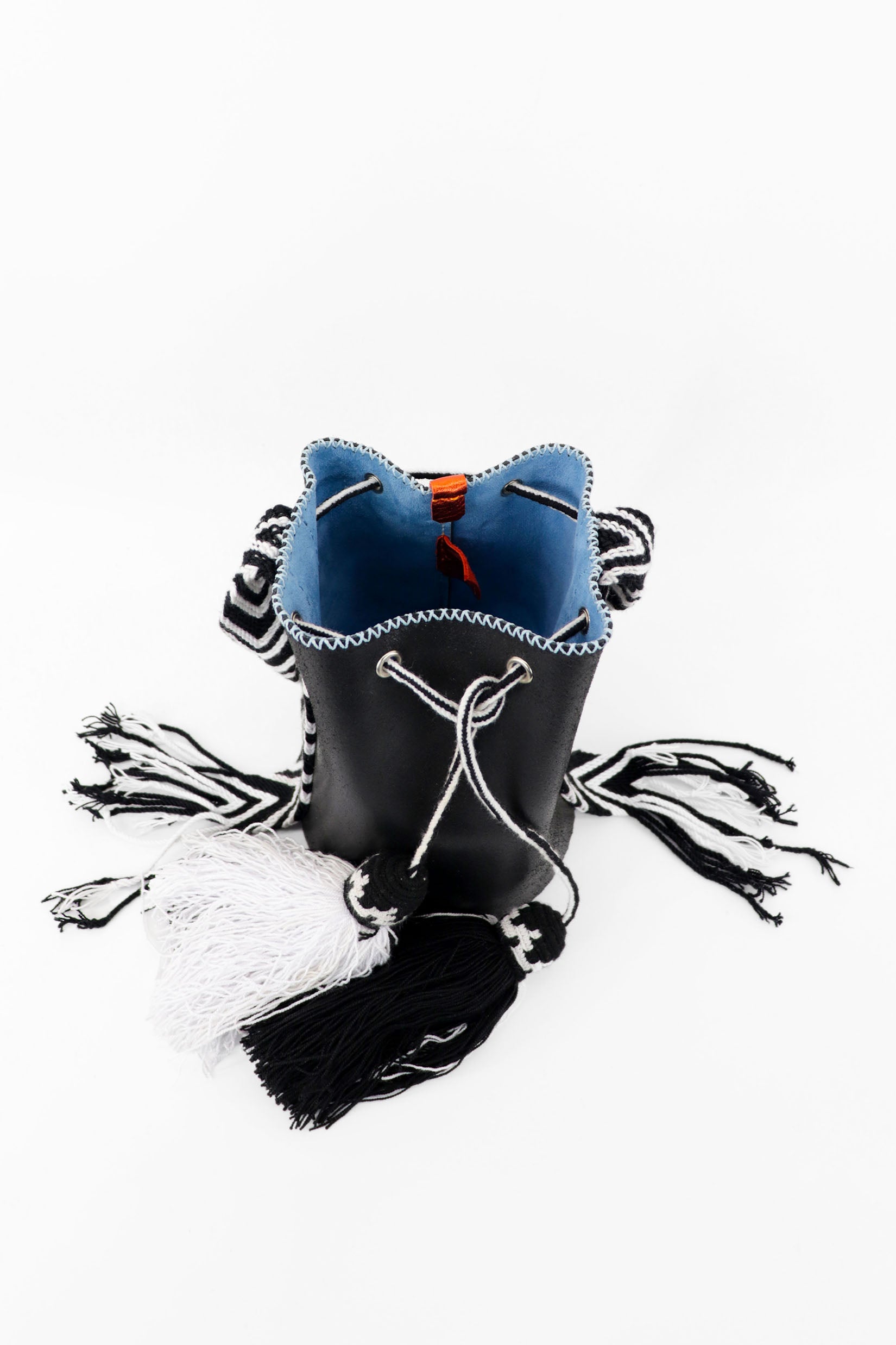 APÜNÜ BUCKET BAG SMALL / BLACK - SKY BLUE #150013