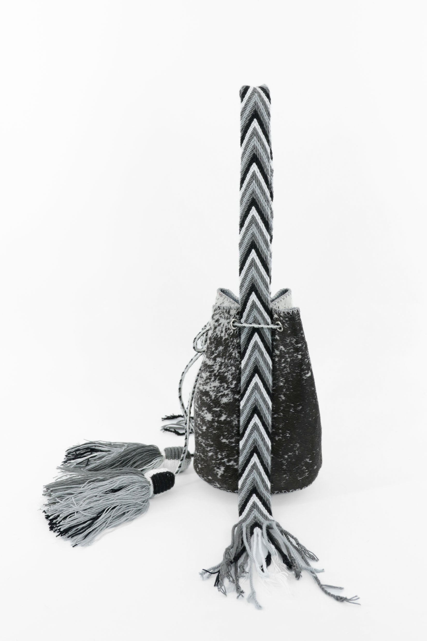 APÜNÜ BUCKET BAG SMALL FURRY / B&W - LIGHT GRAY #140002