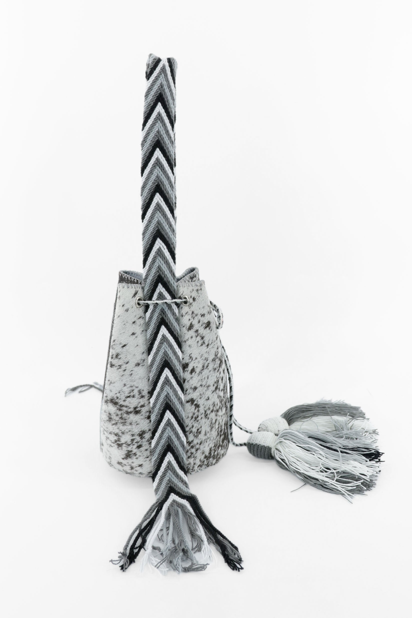 APÜNÜ BUCKET BAG SMALL FURRY / B&W - LIGHT GRAY #140002