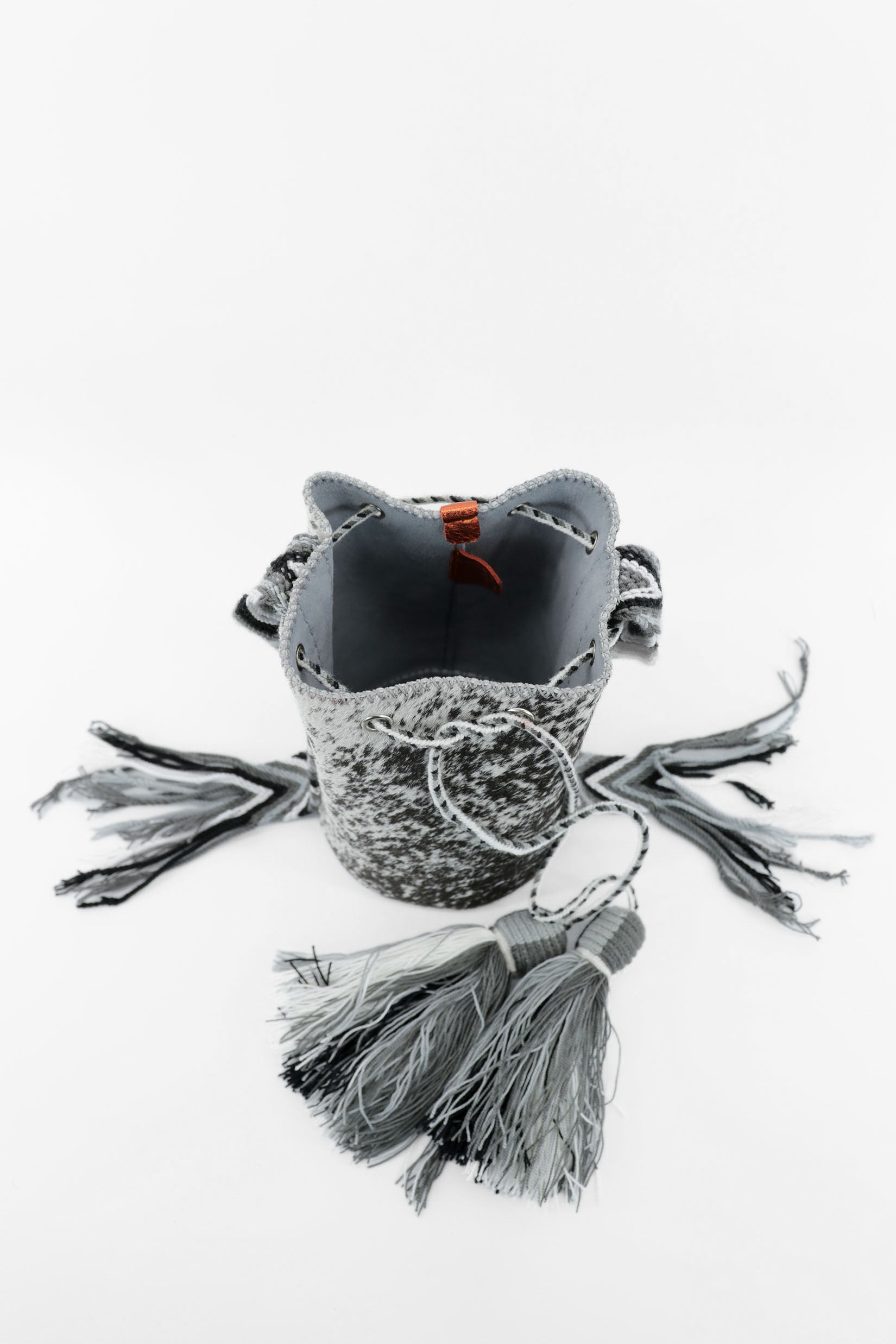 APÜNÜ BUCKET BAG SMALL FURRY / B&W - LIGHT GRAY #140002