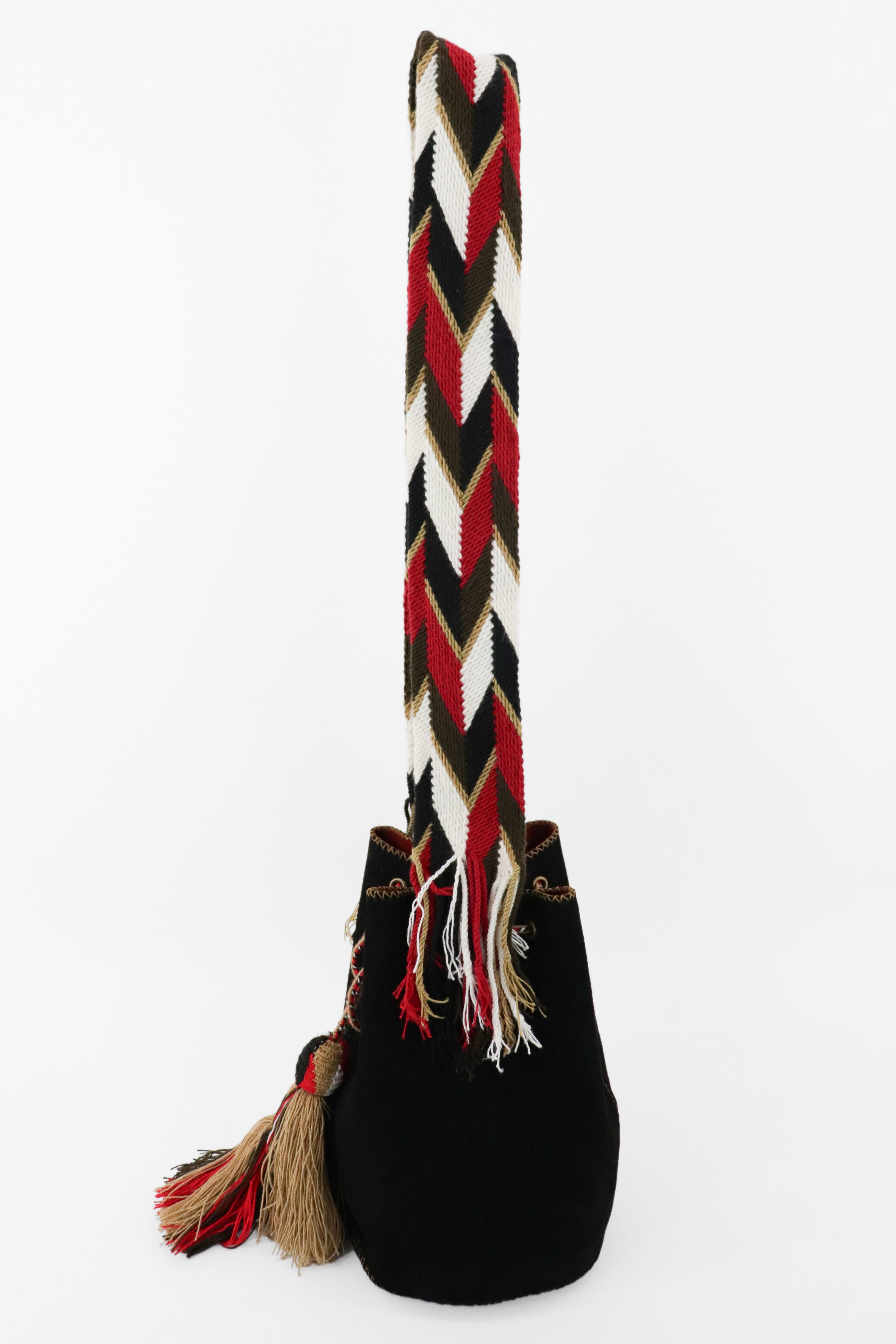 APÜNÜ BUCKET BAG LARGE / BLACK SUEDE - RED #110015