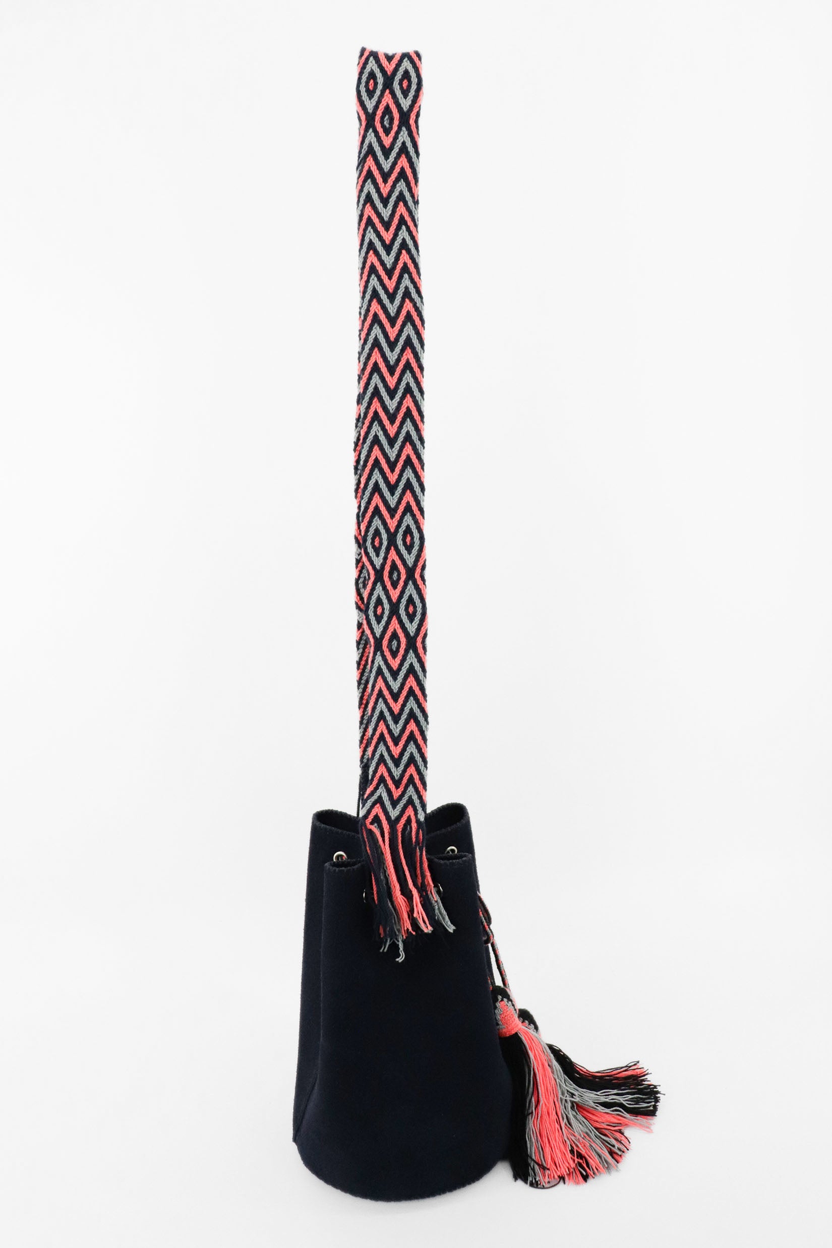 APÜNÜ BUCKET BAG LARGE / SUEDE NAVY - NAVY #110017