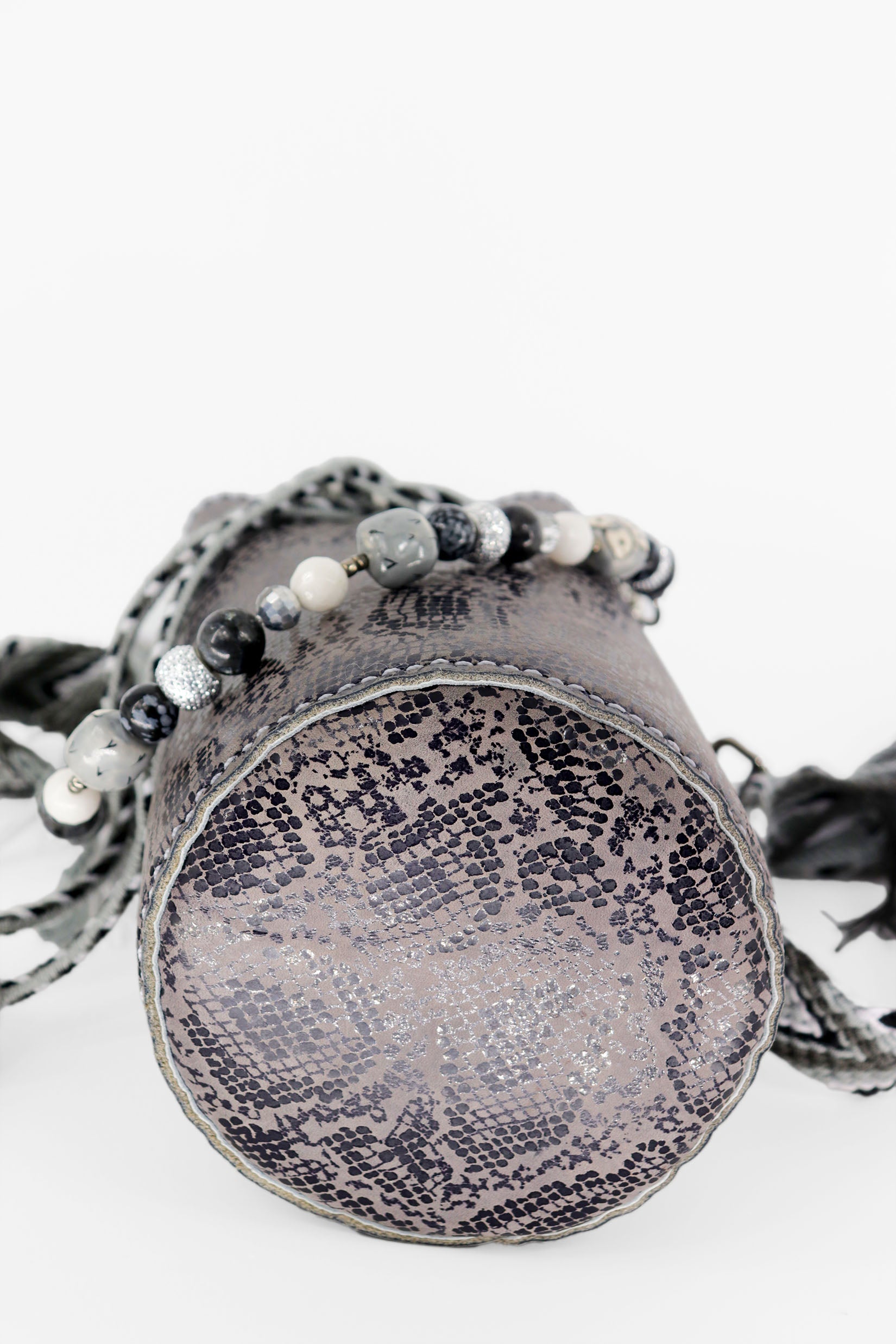 APÜNÜ BUCKET BAG X-SMALL / DRK GRAY PYTHON - GRAY #360003