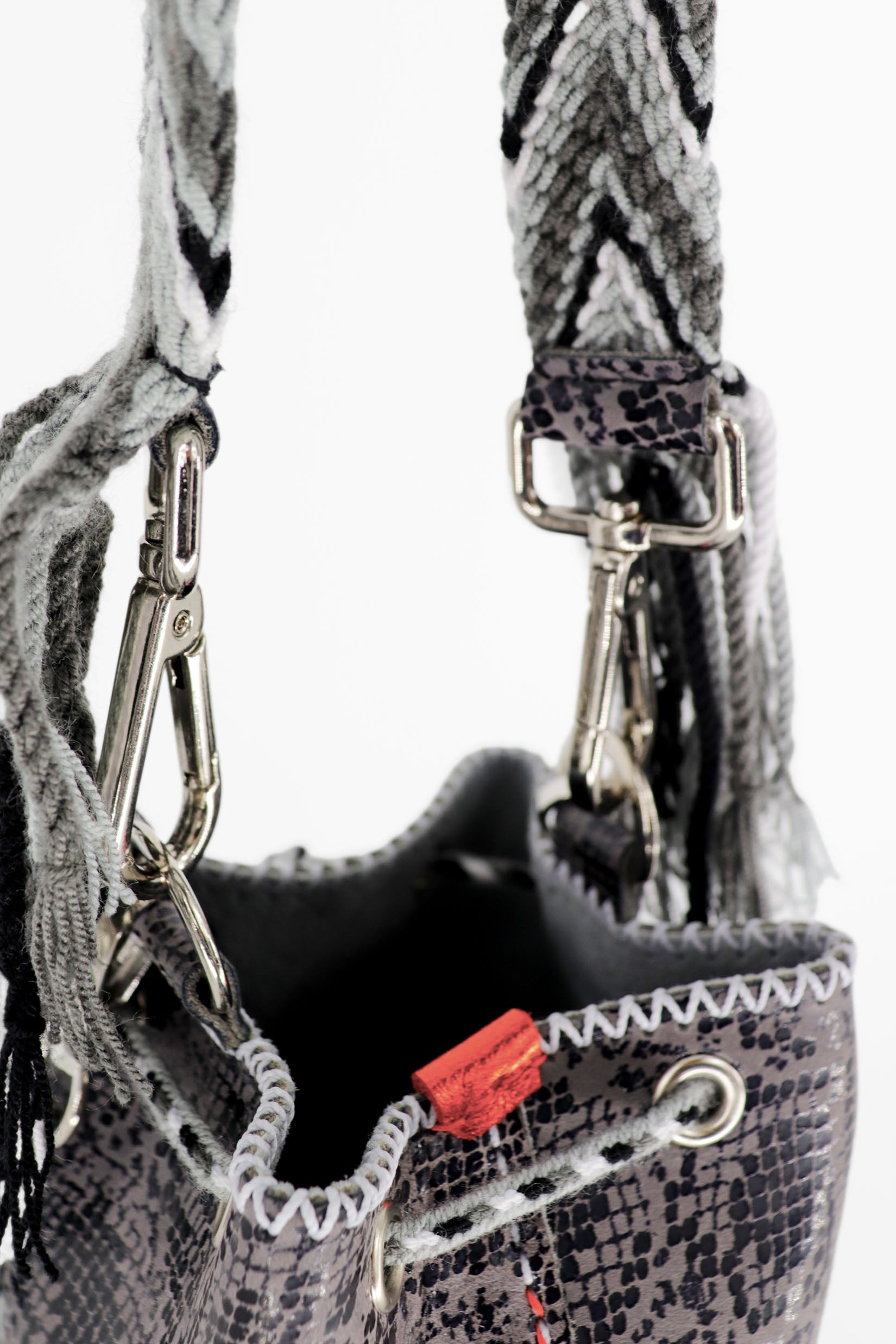 APÜNÜ BUCKET BAG X-SMALL / DRK GRAY PYTHON - GRAY #360003