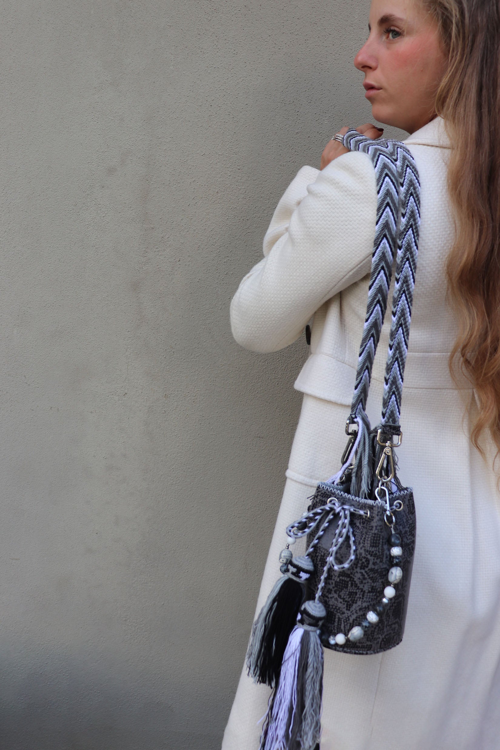 APÜNÜ BUCKET BAG X-SMALL / DRK GRAY PYTHON - GRAY #360003