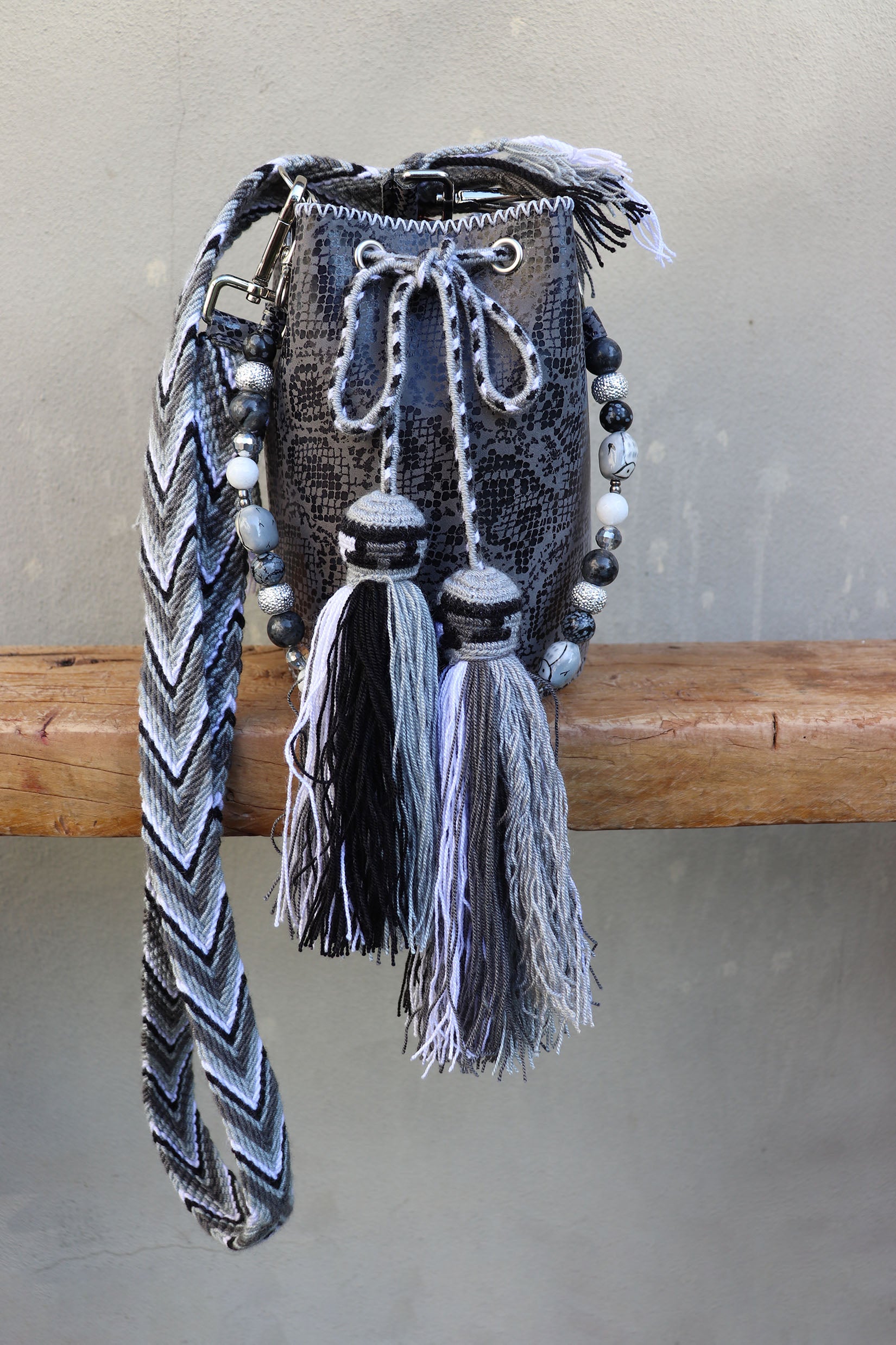 APÜNÜ BUCKET BAG X-SMALL / DRK GRAY PYTHON - GRAY #360003