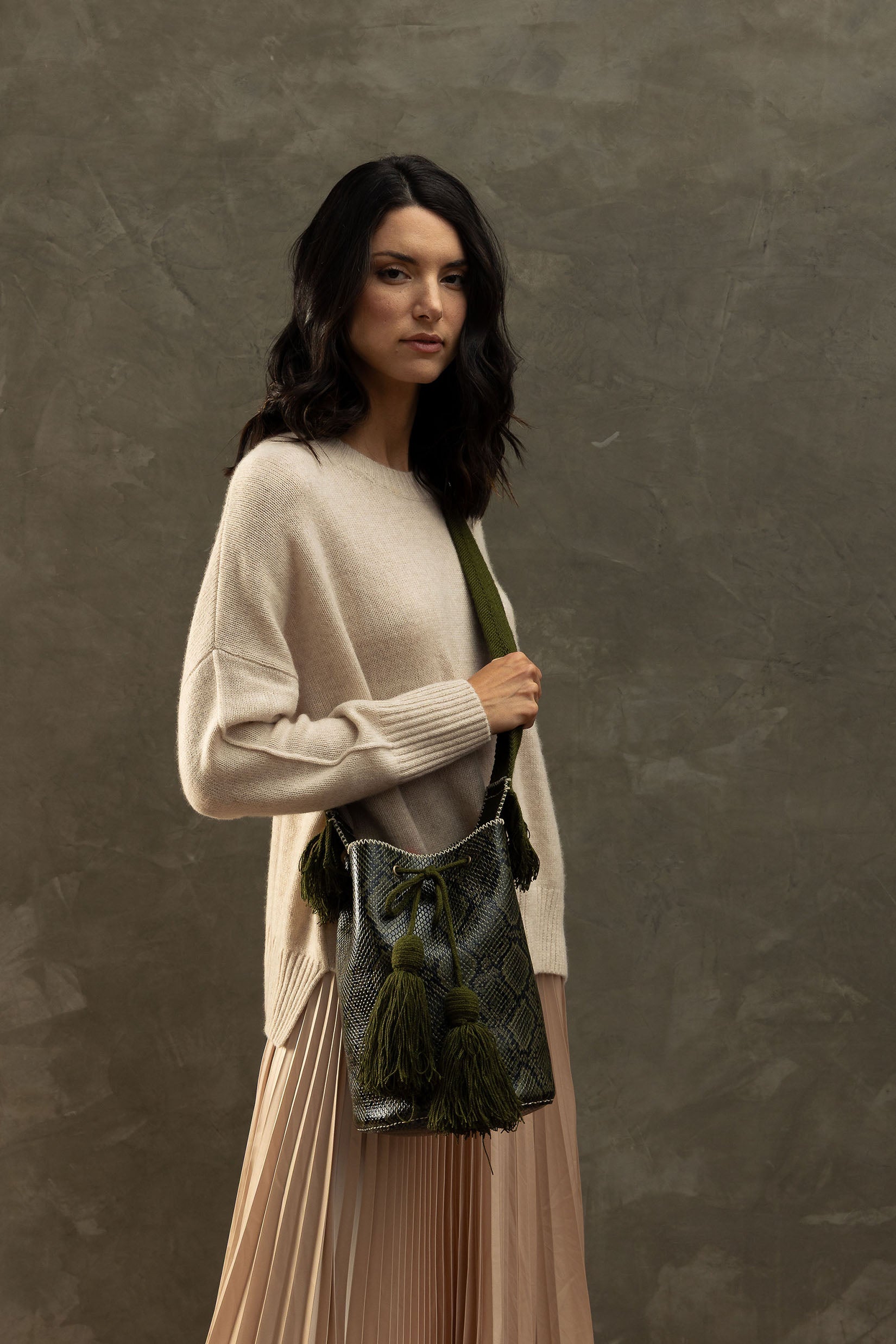 APÜNÜ BUCKET BAG LARGE / PYTHON OLIVE - OLIVE #110048
