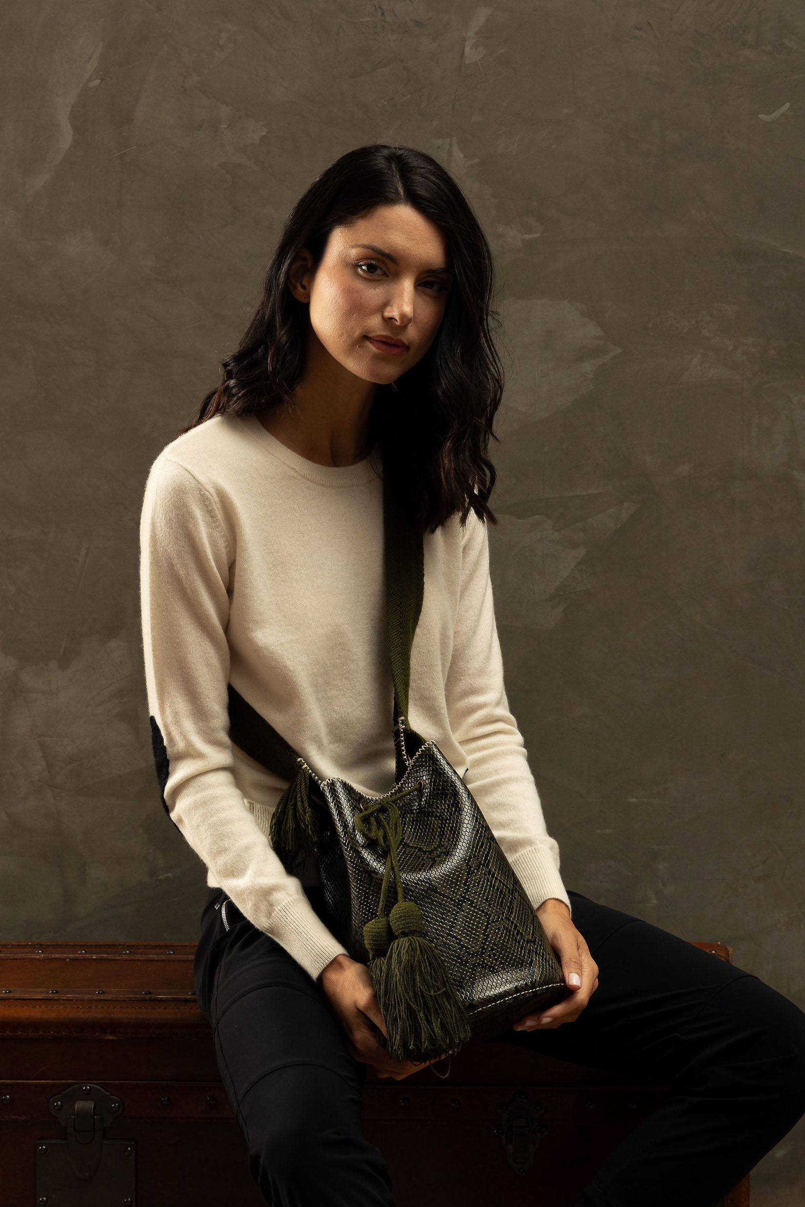 APÜNÜ BUCKET BAG LARGE / PYTHON OLIVE - OLIVE #110048