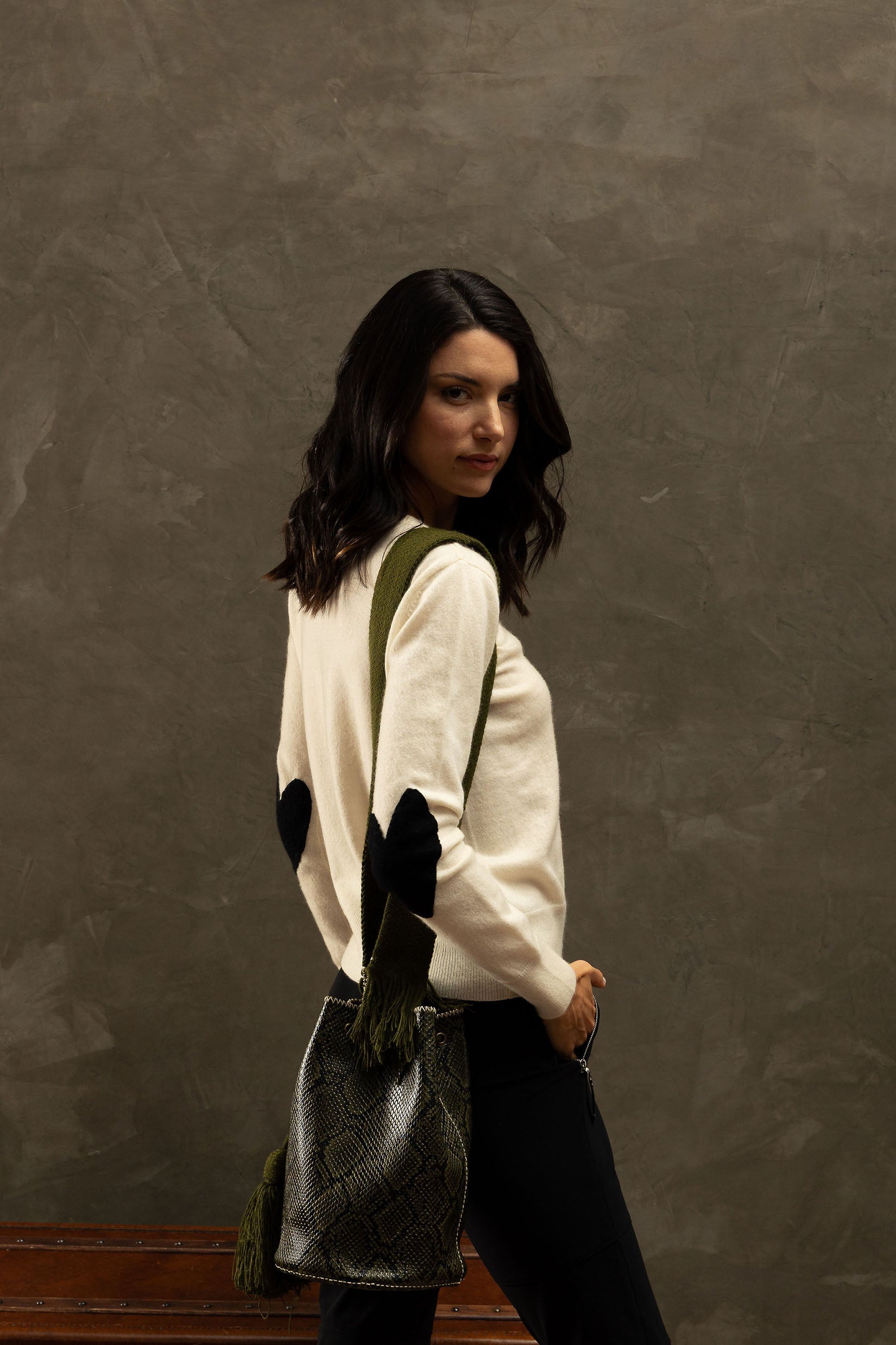 APÜNÜ BUCKET BAG LARGE / PYTHON OLIVE - OLIVE #110048