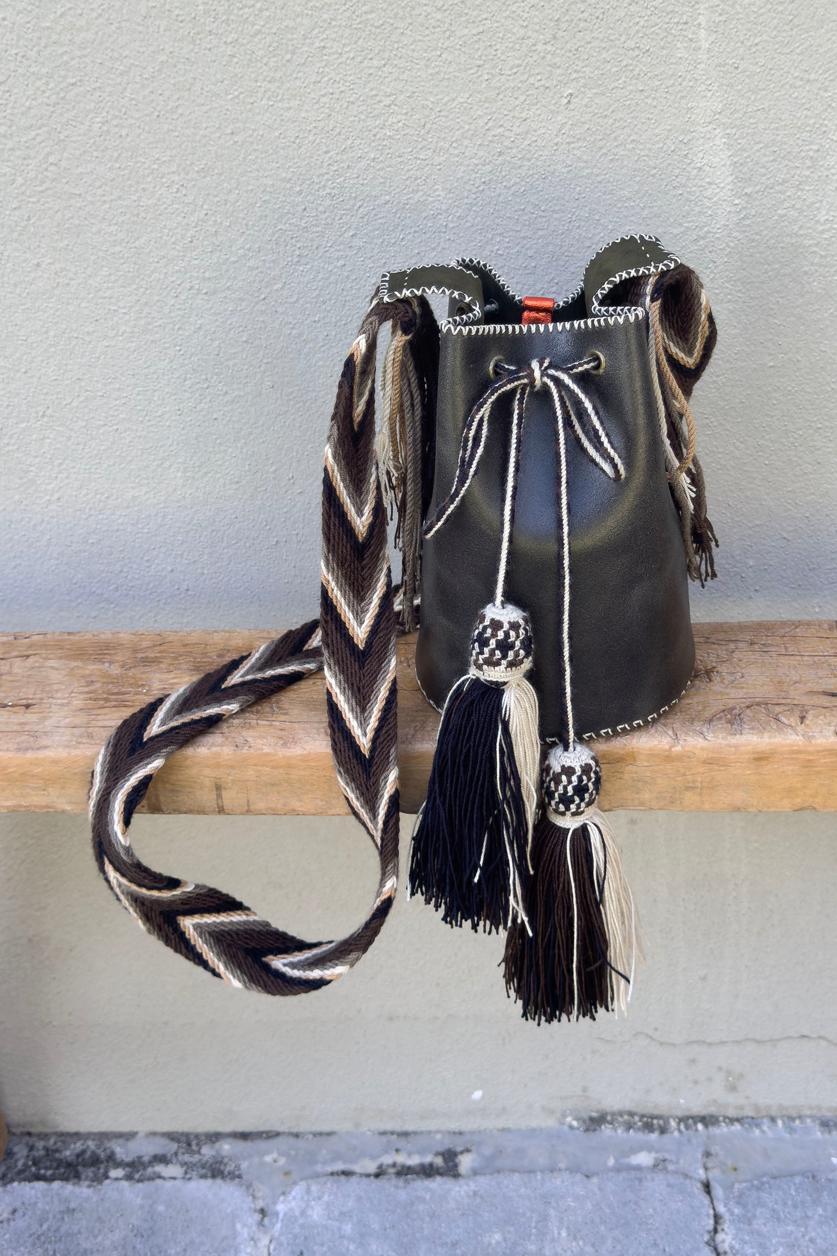 APÜNÜ BUCKET BAG SMALL / DRK OLIVE - DRK OLIVE #120022