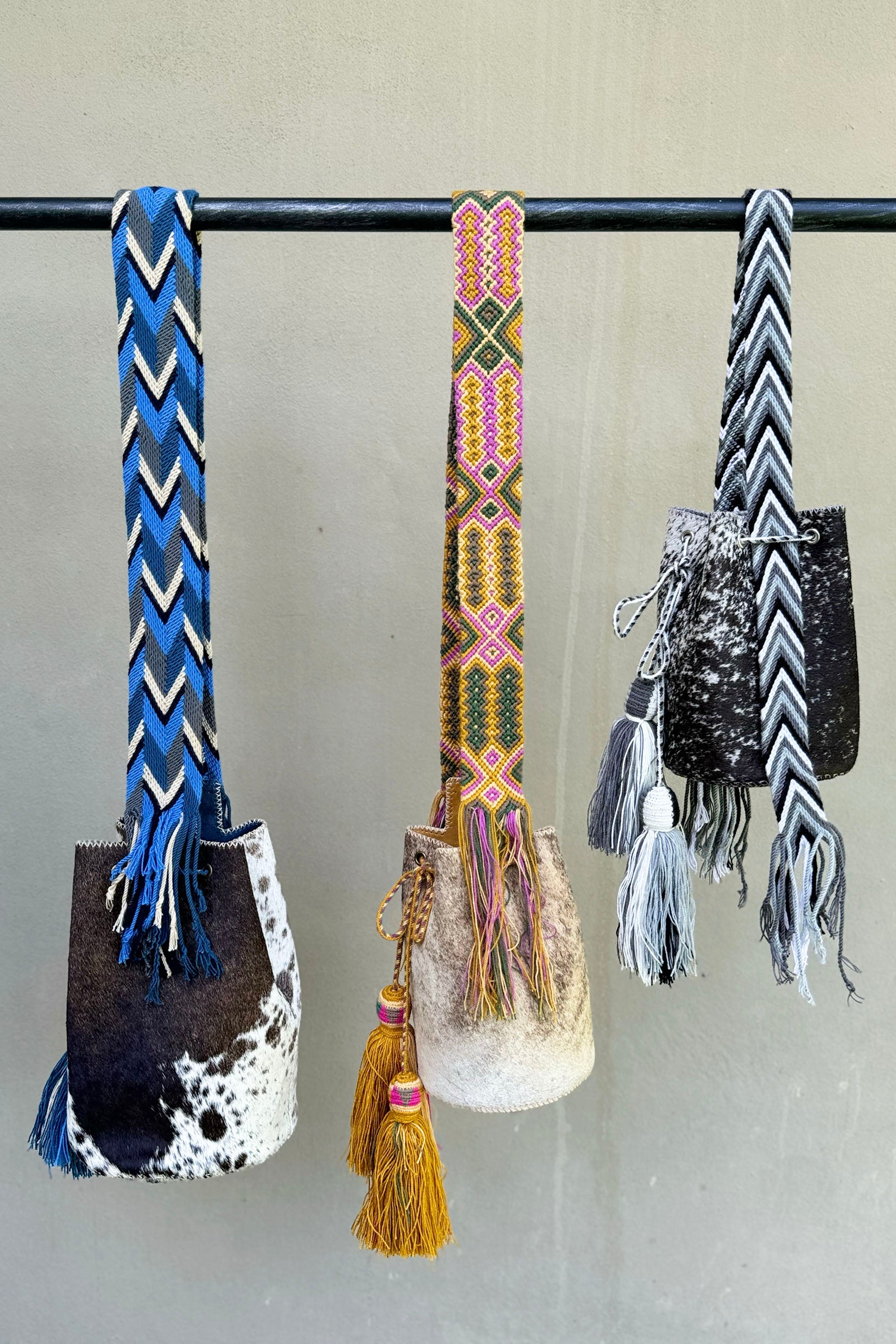 APÜNÜ BUCKET BAG SMALL FURRY / B&W - LIGHT GRAY #140002