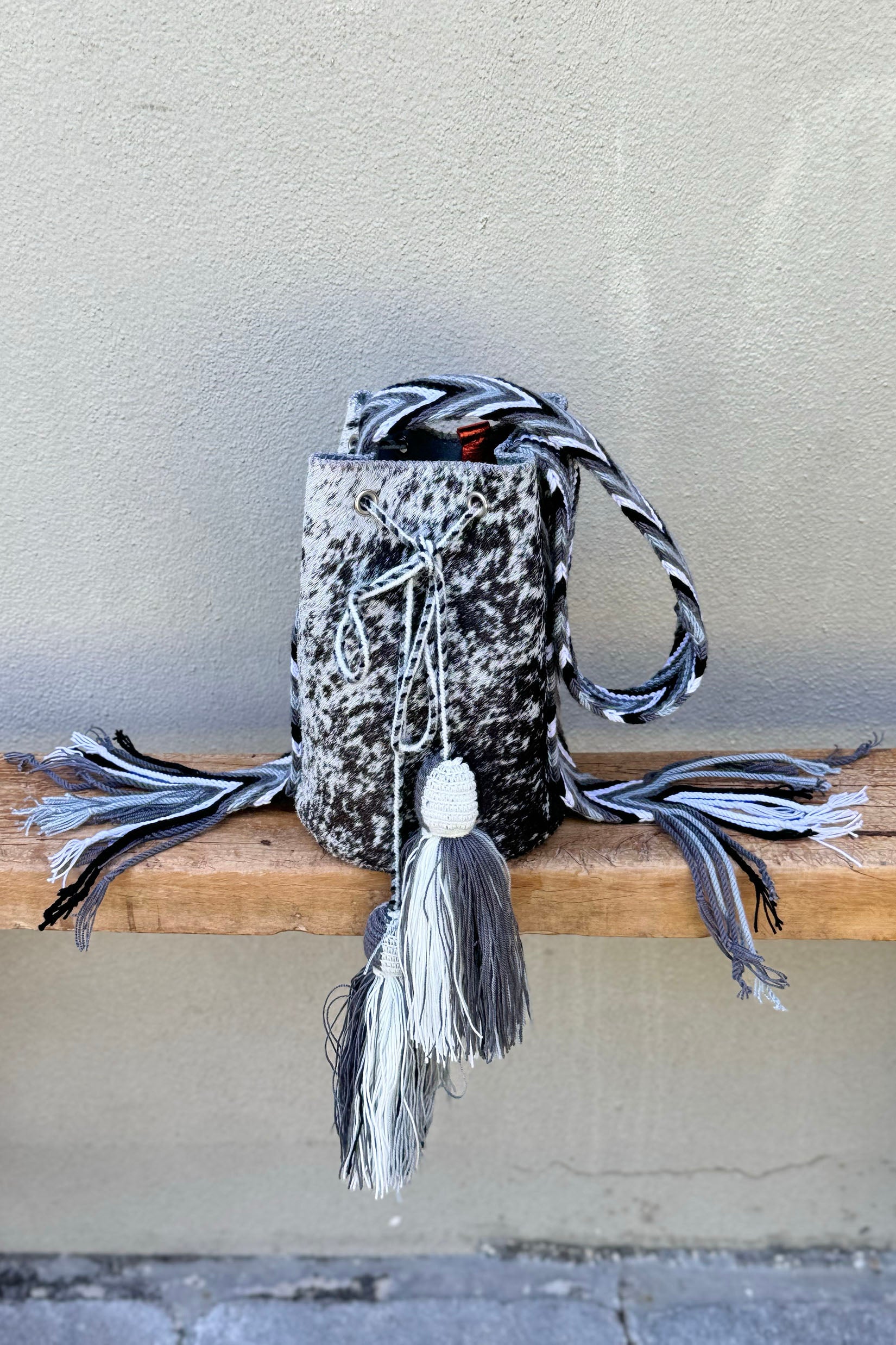 APÜNÜ BUCKET BAG SMALL FURRY / B&W - LIGHT GRAY #140002