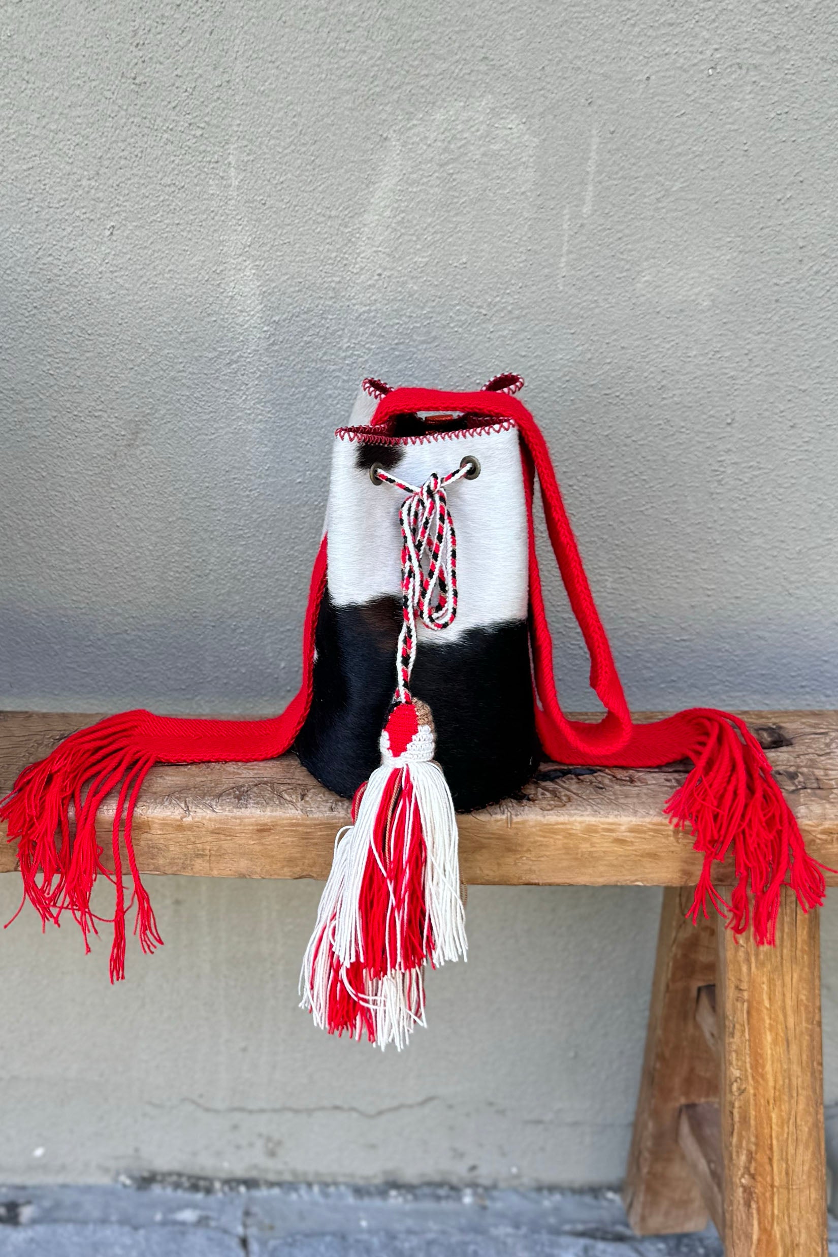 APÜNÜ BUCKET BAG SMALL FURRY B&W - RED #140001